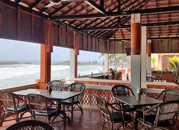 Beachside Cafes & Nightlife