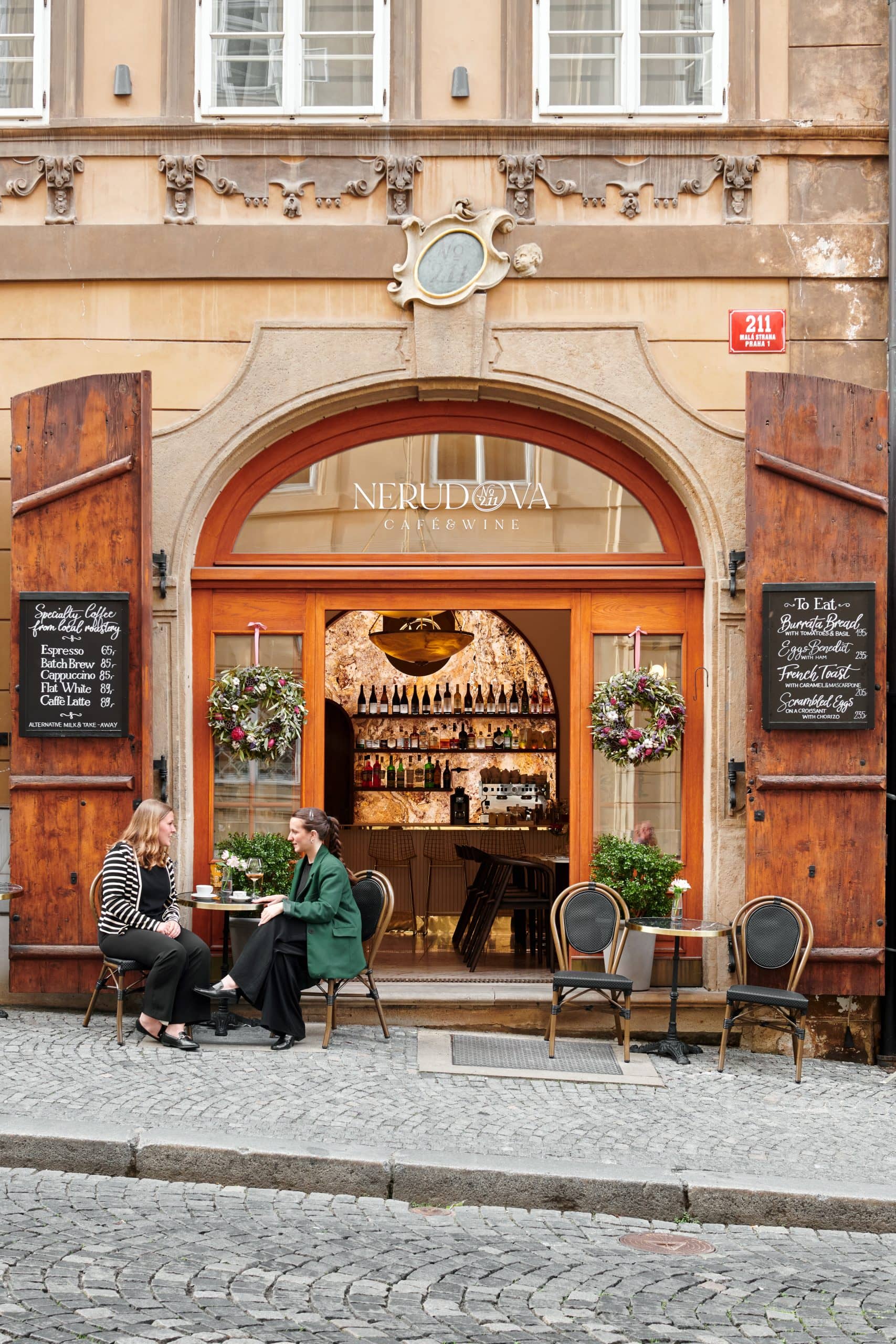 Charming Cafes and Restaurants