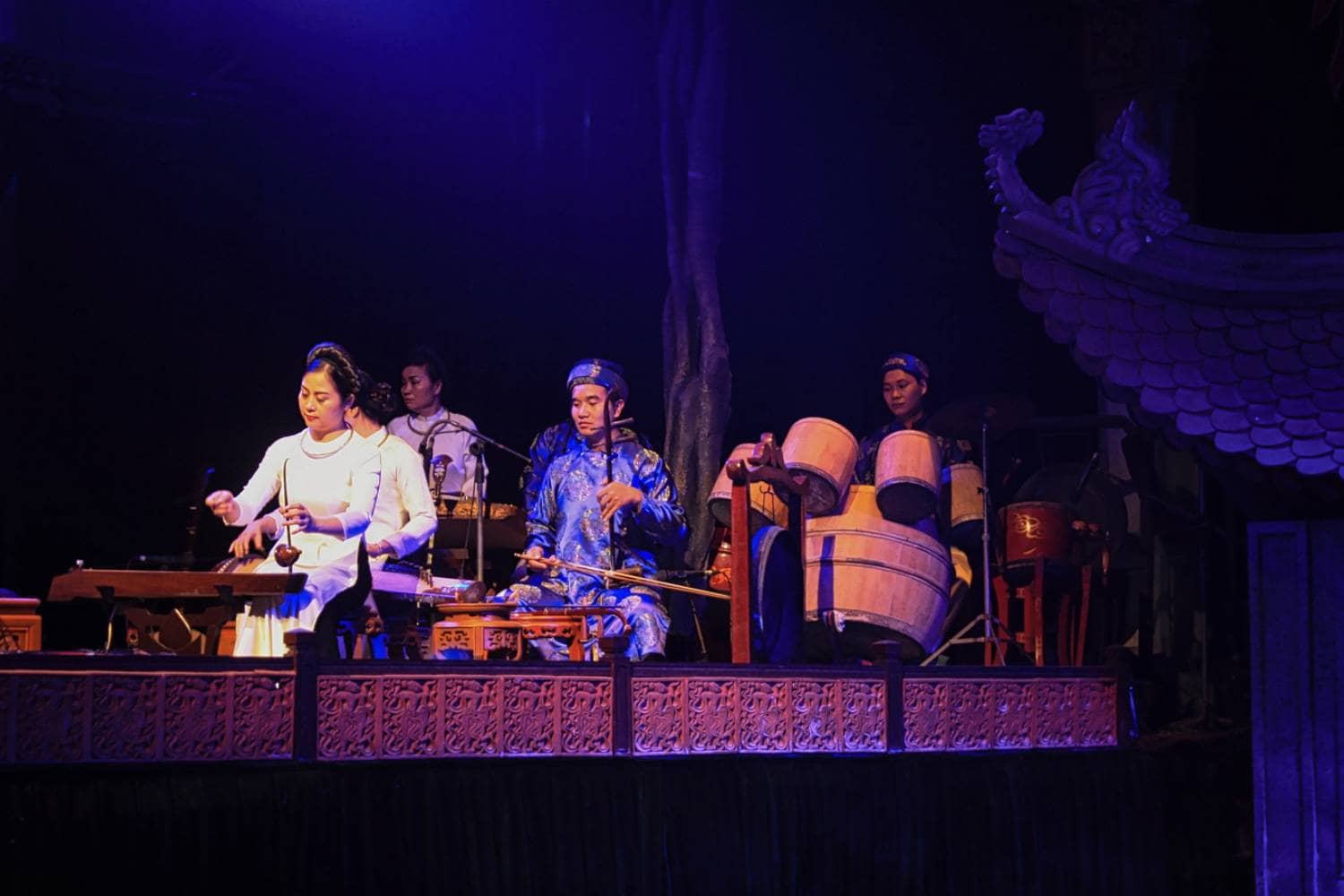 Live Vietnamese Music