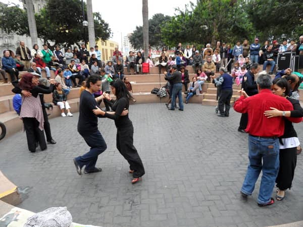Live Music & Dancing