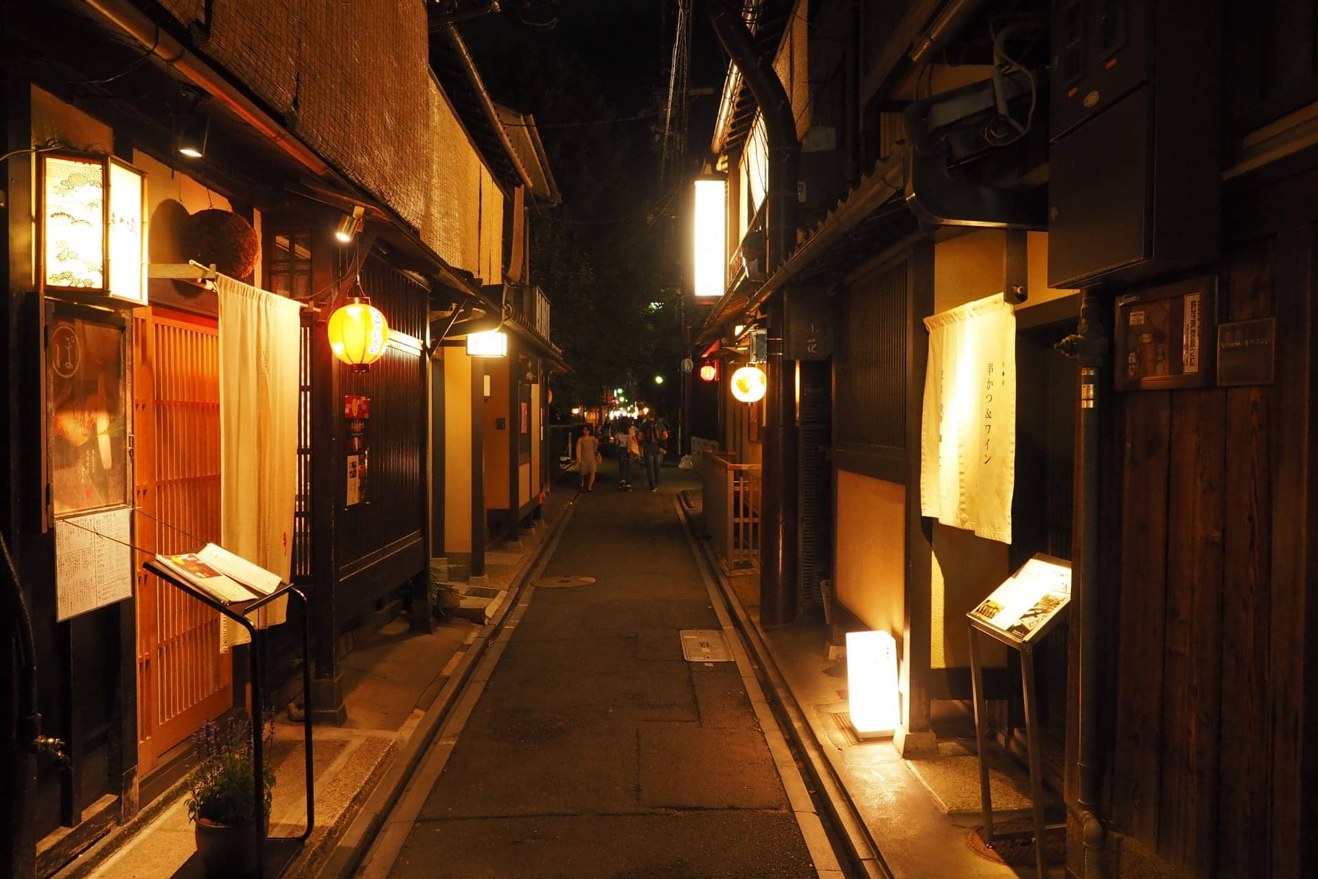 Traditional Eateries & Bars