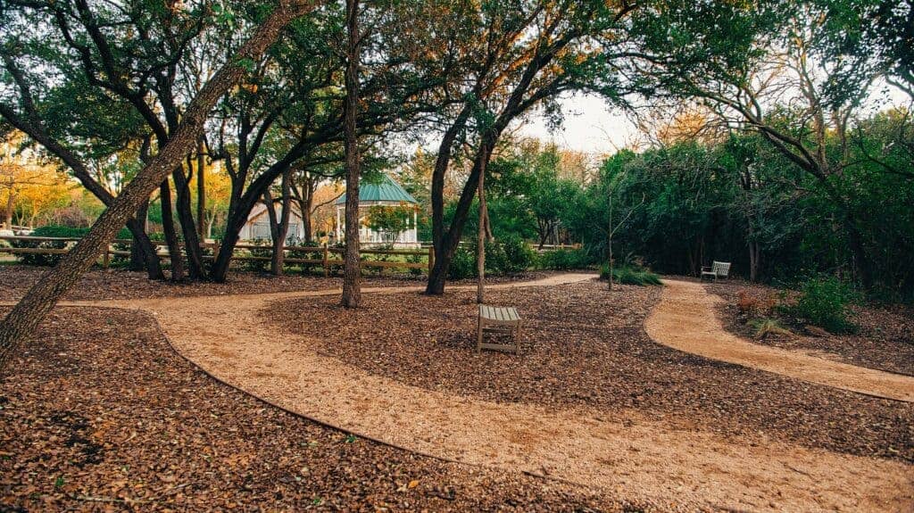 Scenic Trails & Picnic Spots