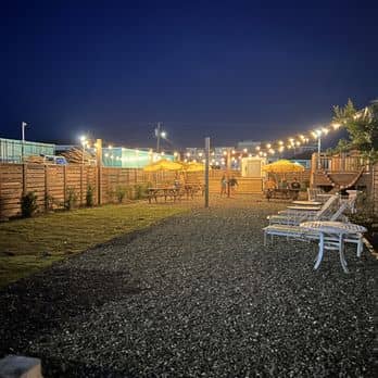 Relaxed Outdoor Dining