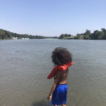 Family-Friendly Shallow Areas