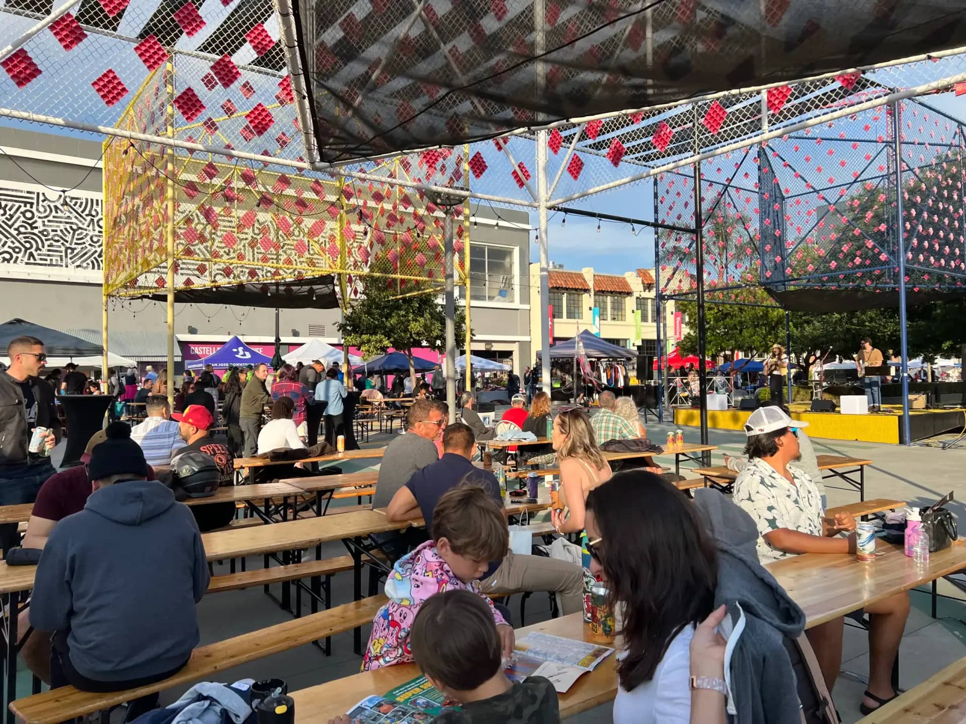 Pobladores Night Market
