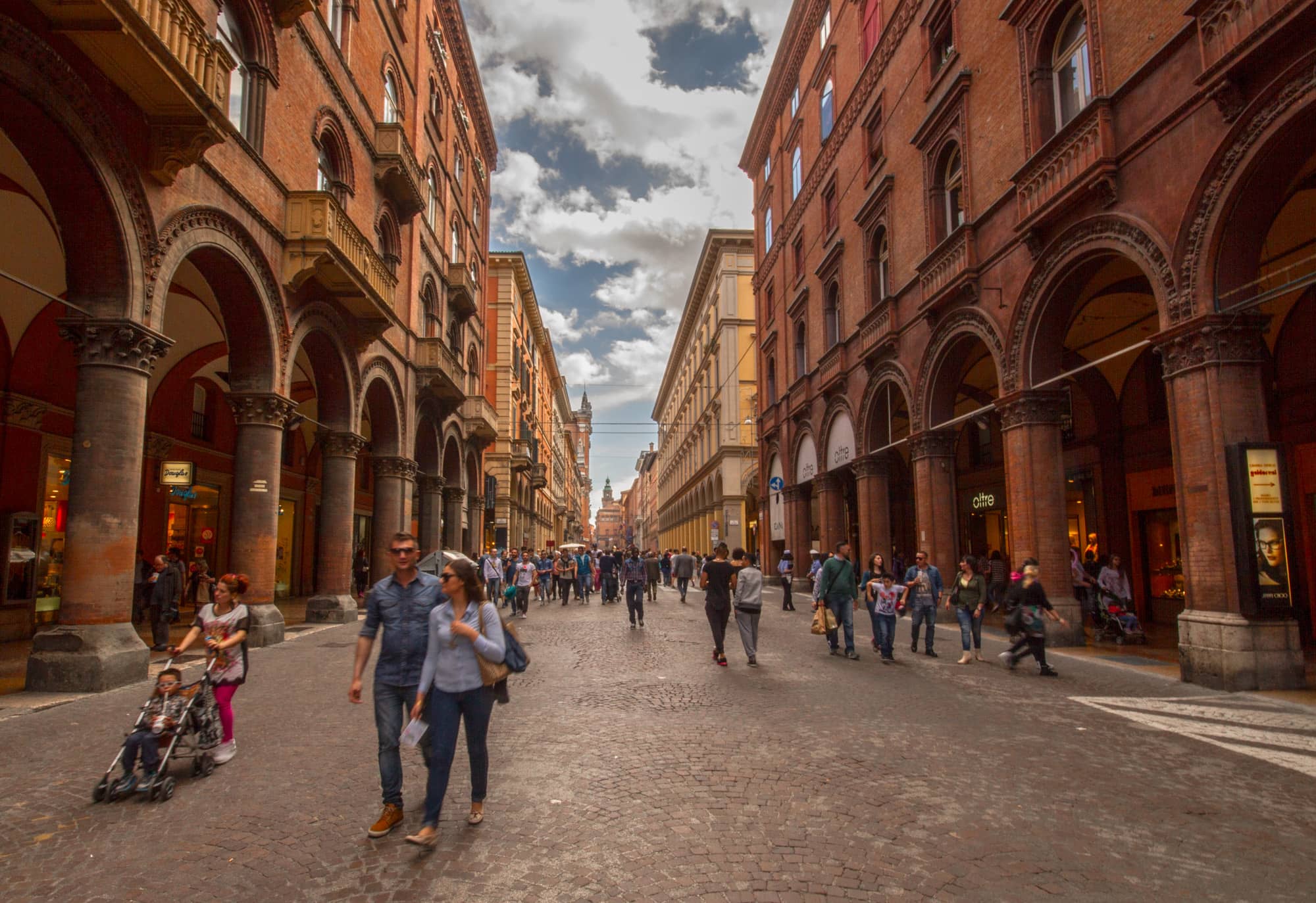 Piazza Maggiore Connection
