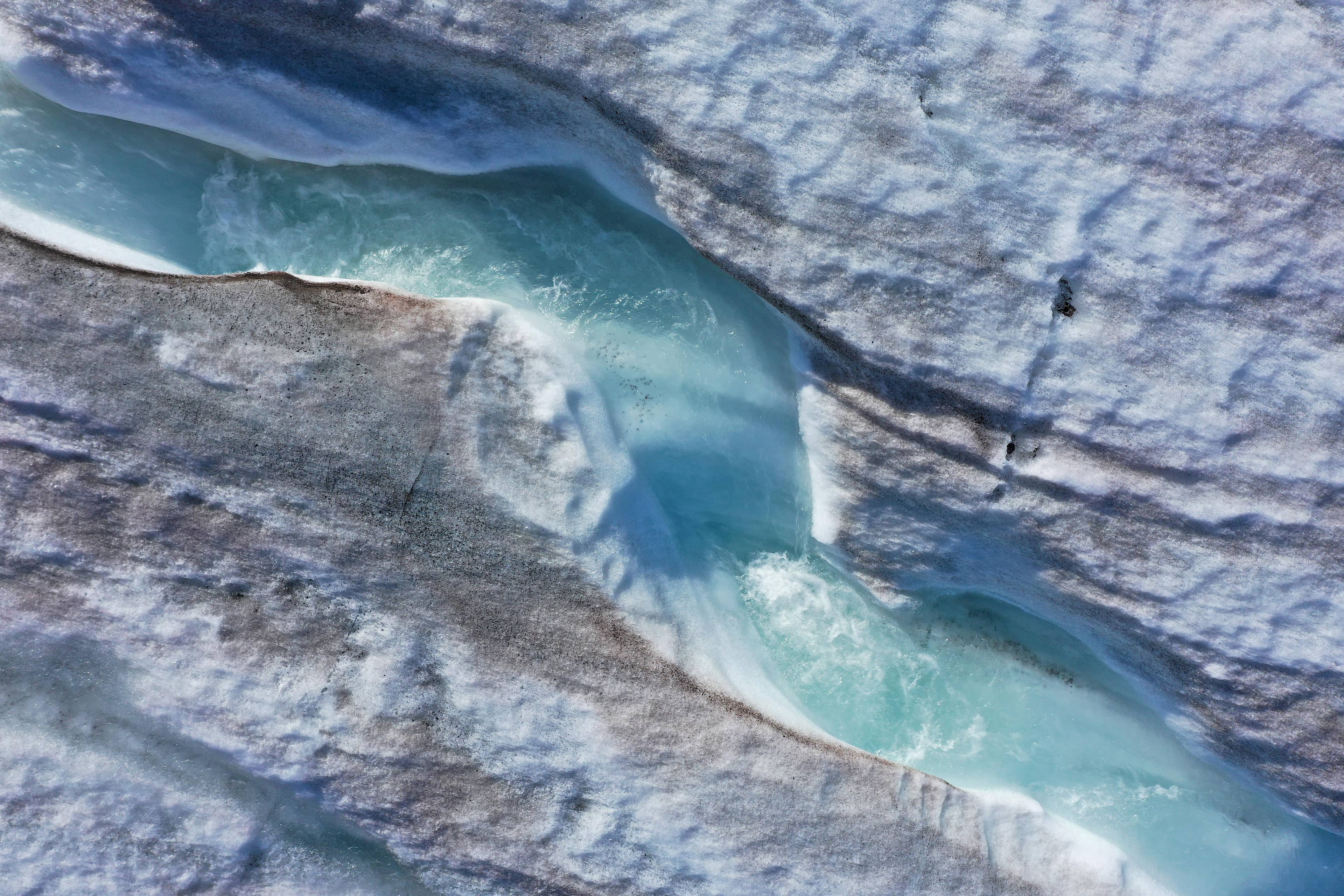 Proximity to Longyearbreen Glacier