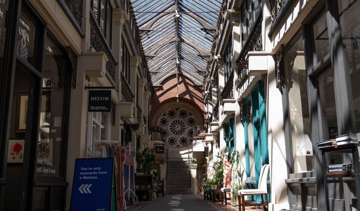 Independent Boutiques & Cafes