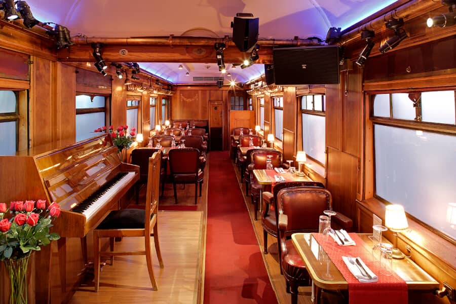 Live Music & Bar