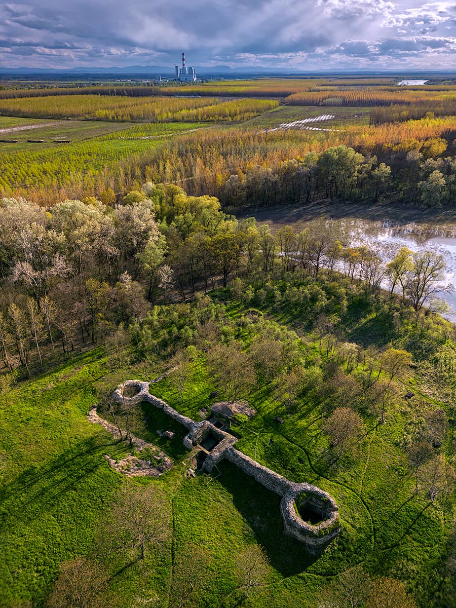 Kupinik Fortress Ruins