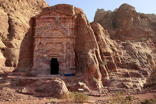 Proximity to Tombs Road
