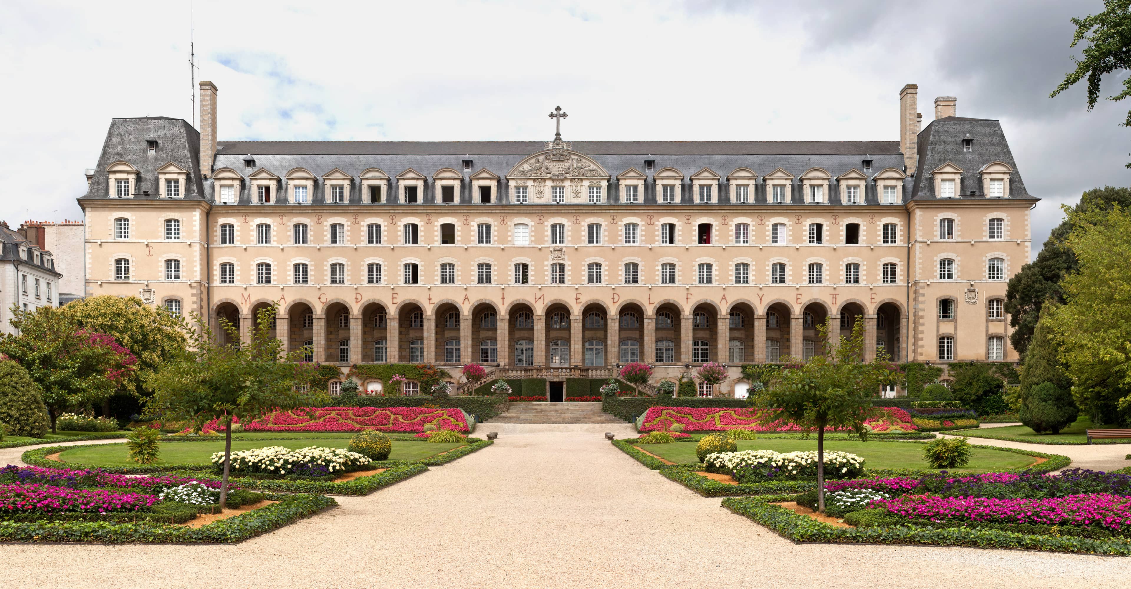 Palais Saint-Georges Facade
