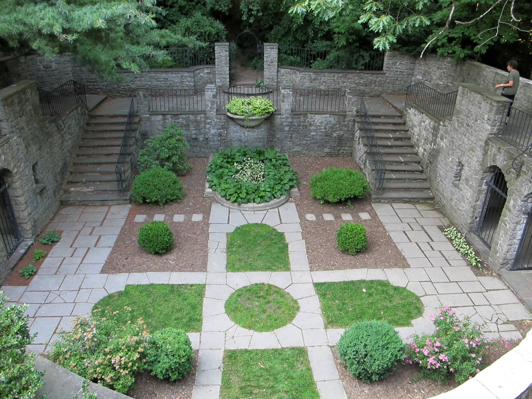 Courtyard Garden & Beer Garden