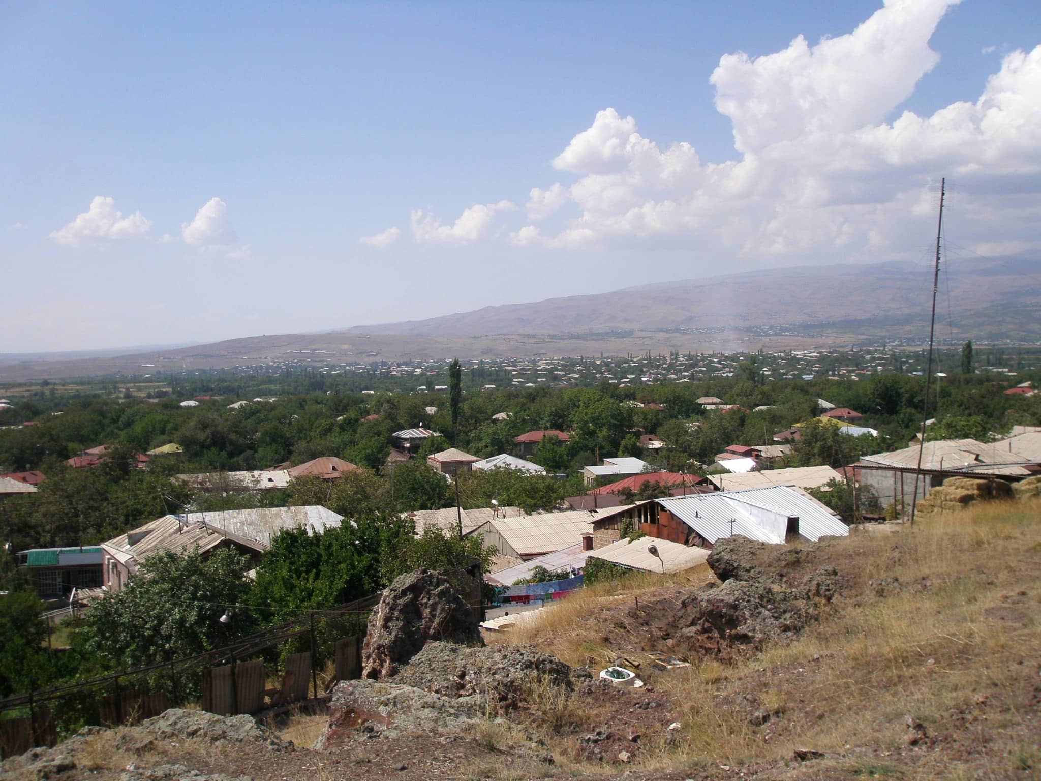 Oshakan Village Charm