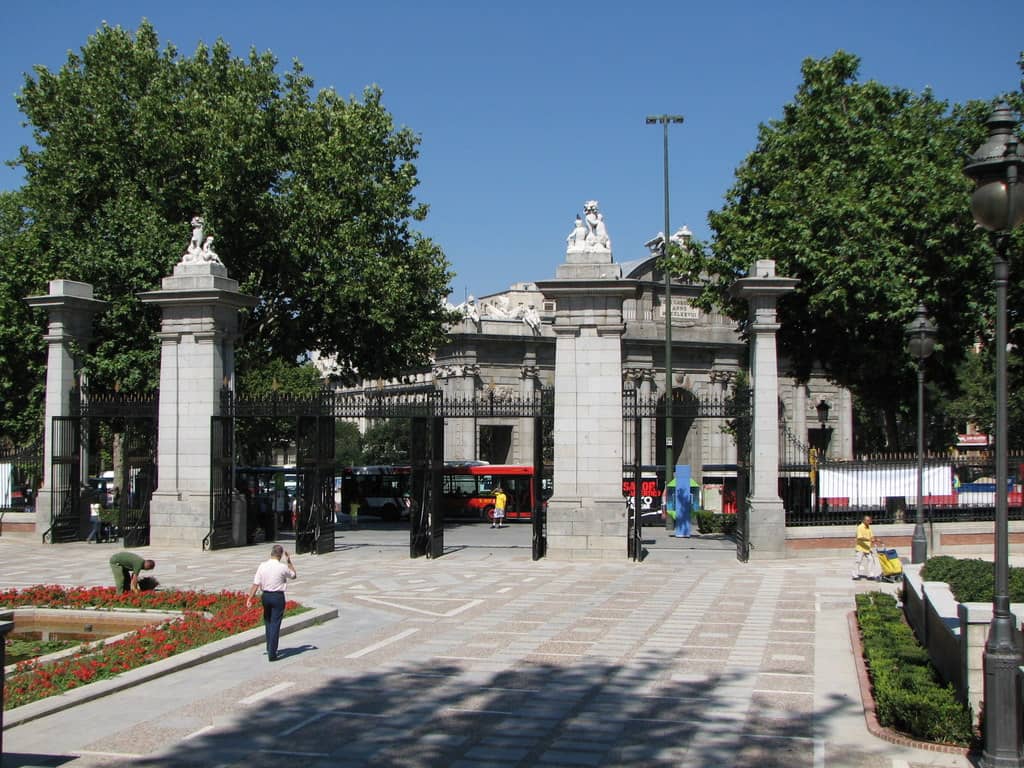 Gateway to Retiro Park