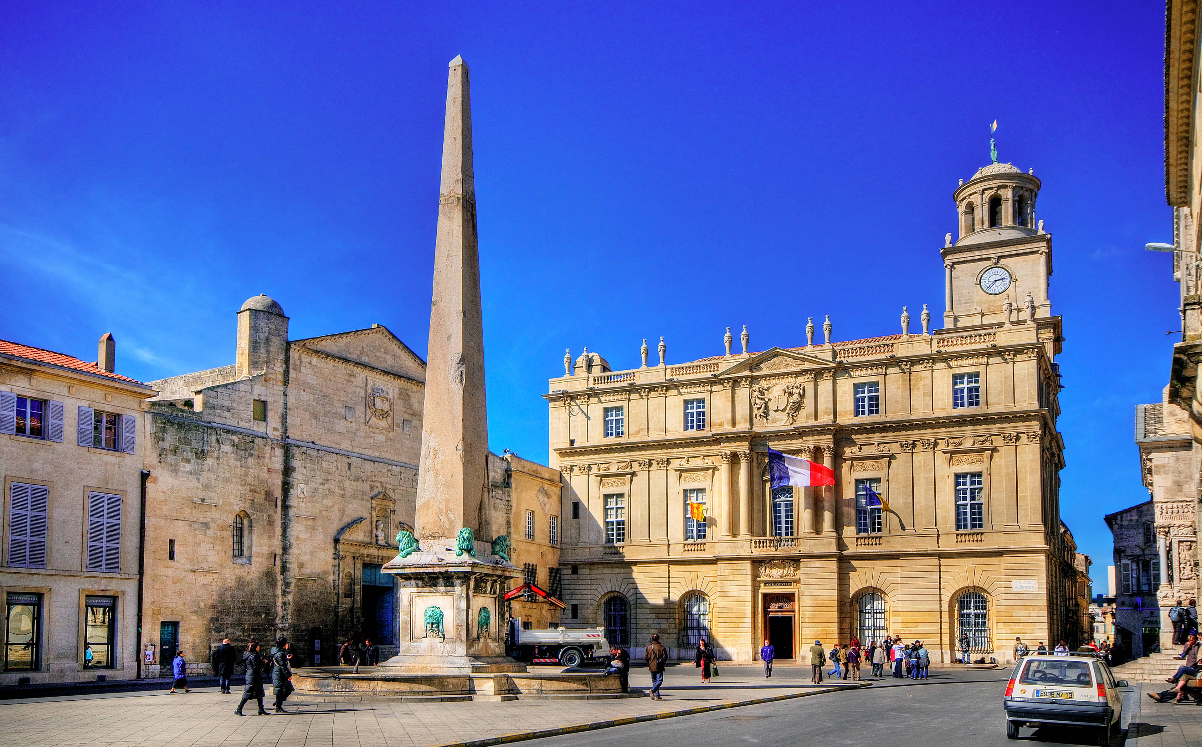 Surrounding Square