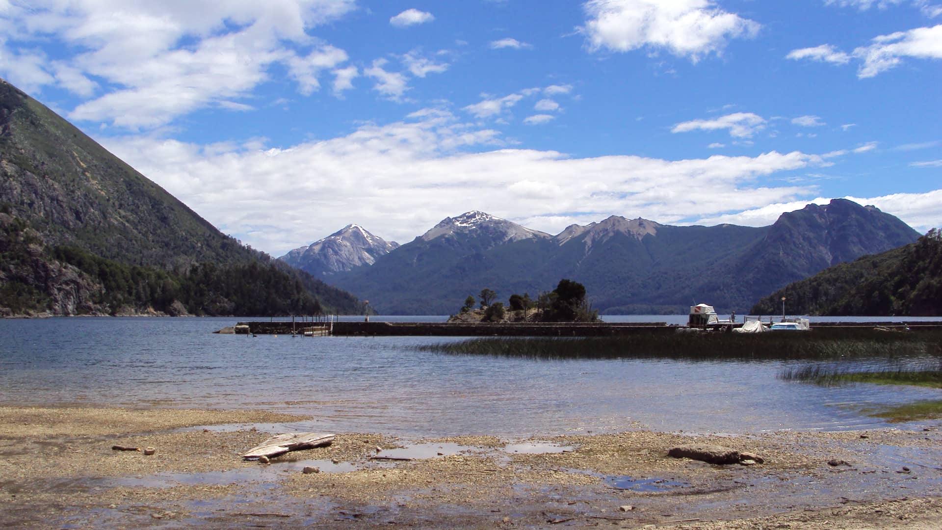 Lago Moreno Views