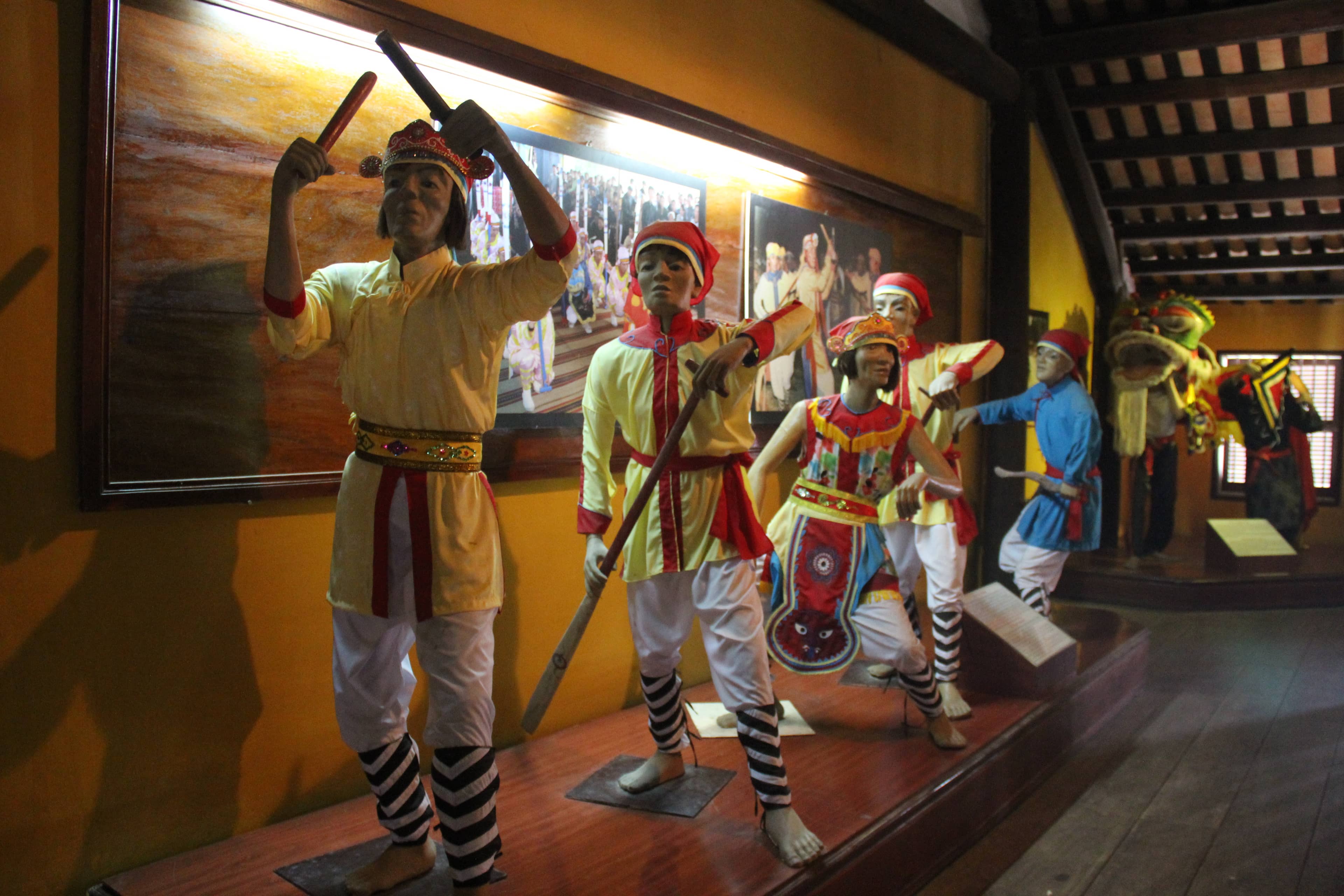 Folk Art & Traditional Clothing
