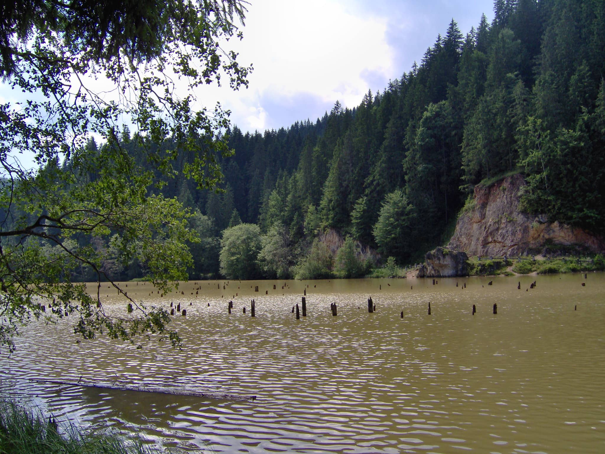 Red Lake (Lacul Roșu)