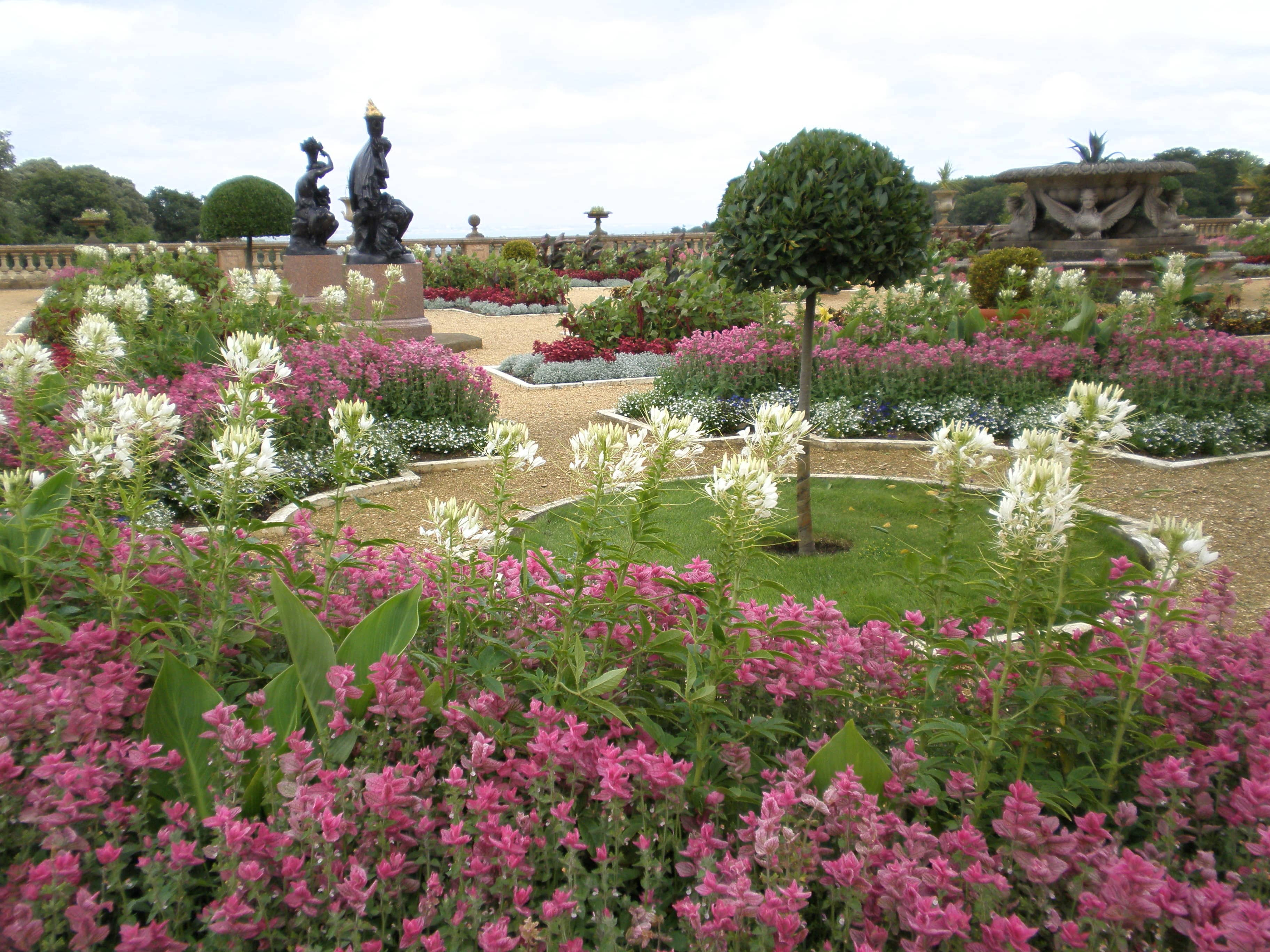 Stunning Gardens & Grounds