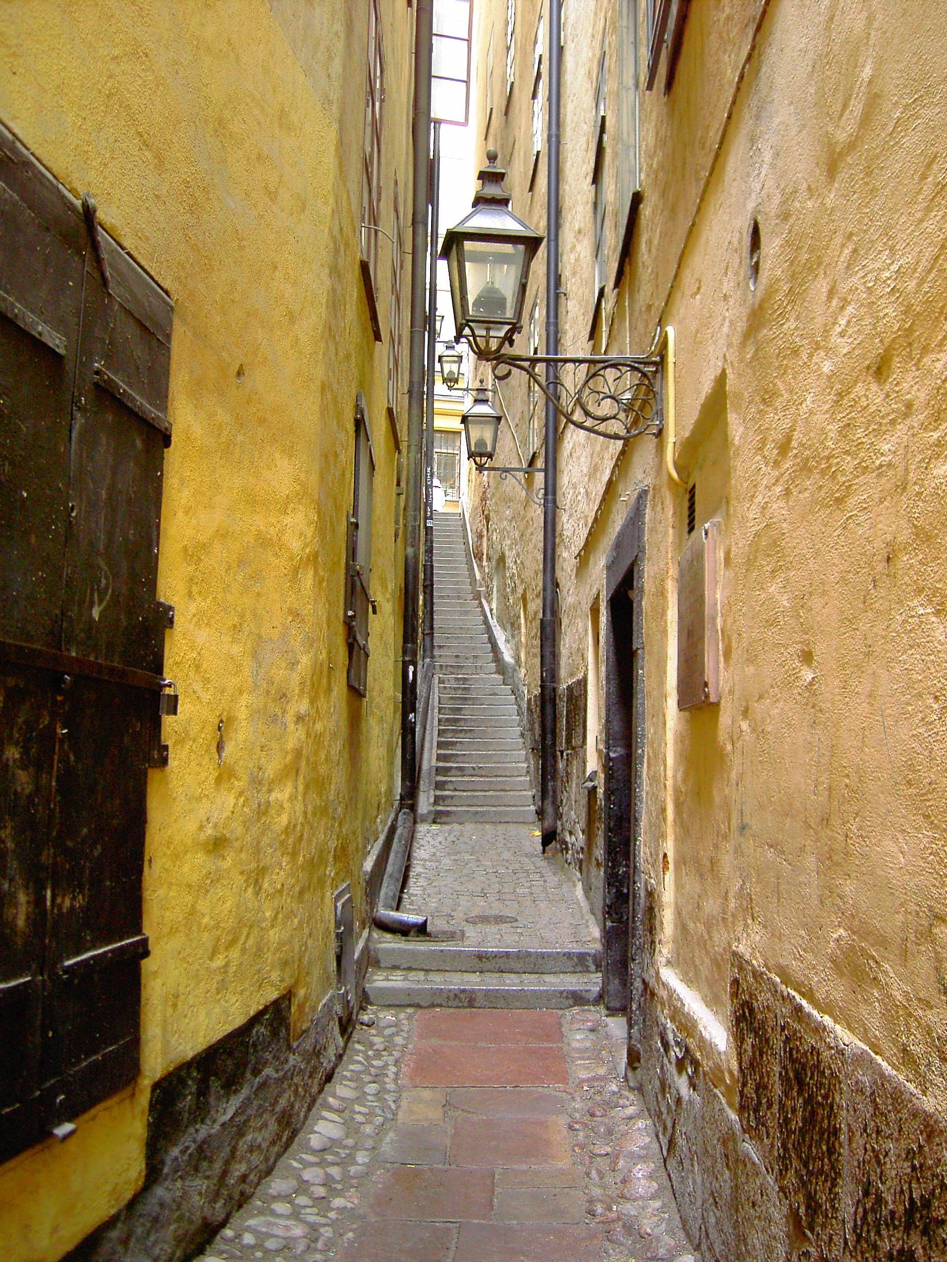 Narrow Alleys