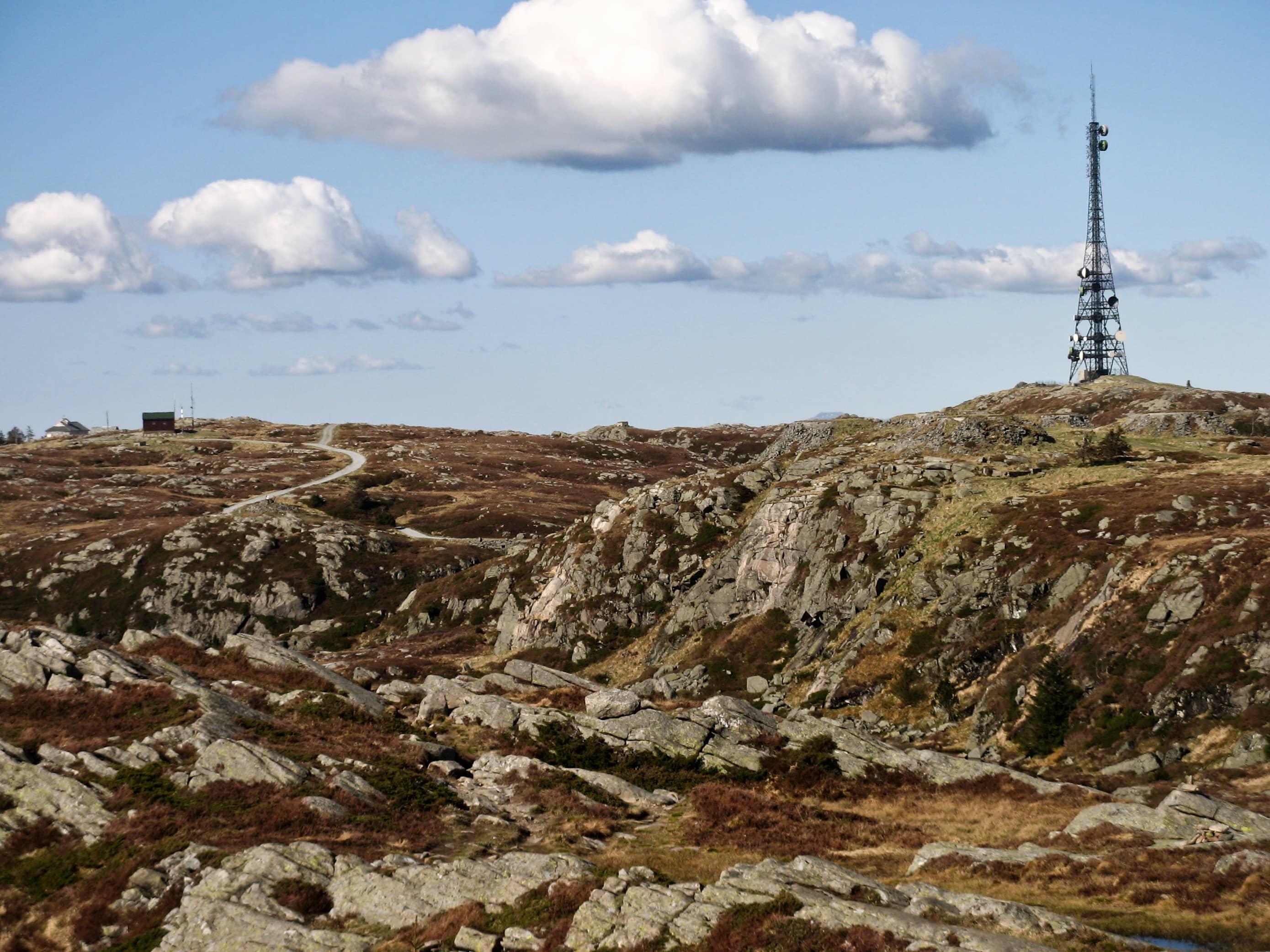 The 106-Meter Mast