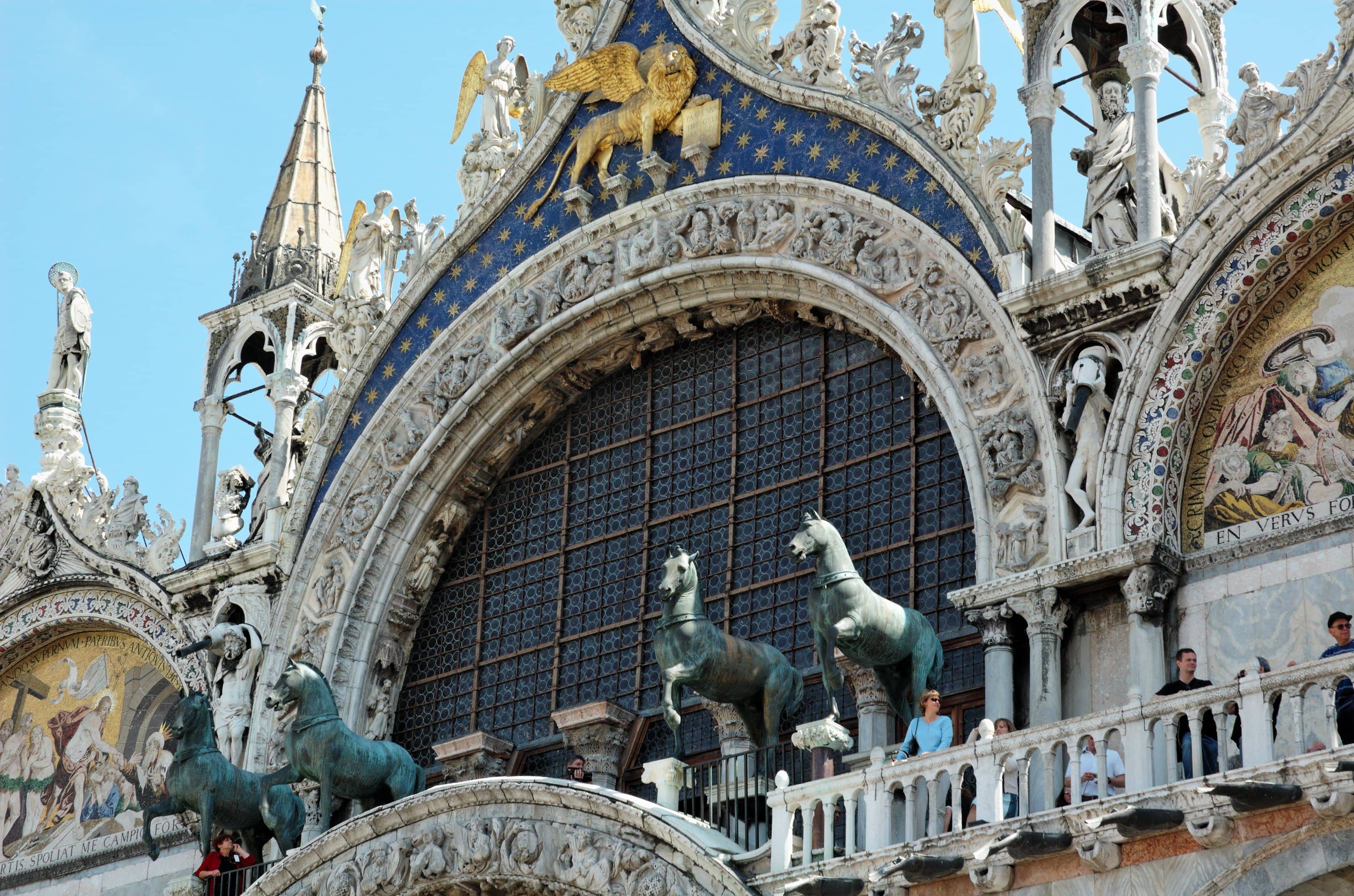 Museum and Loggia dei Cavalli
