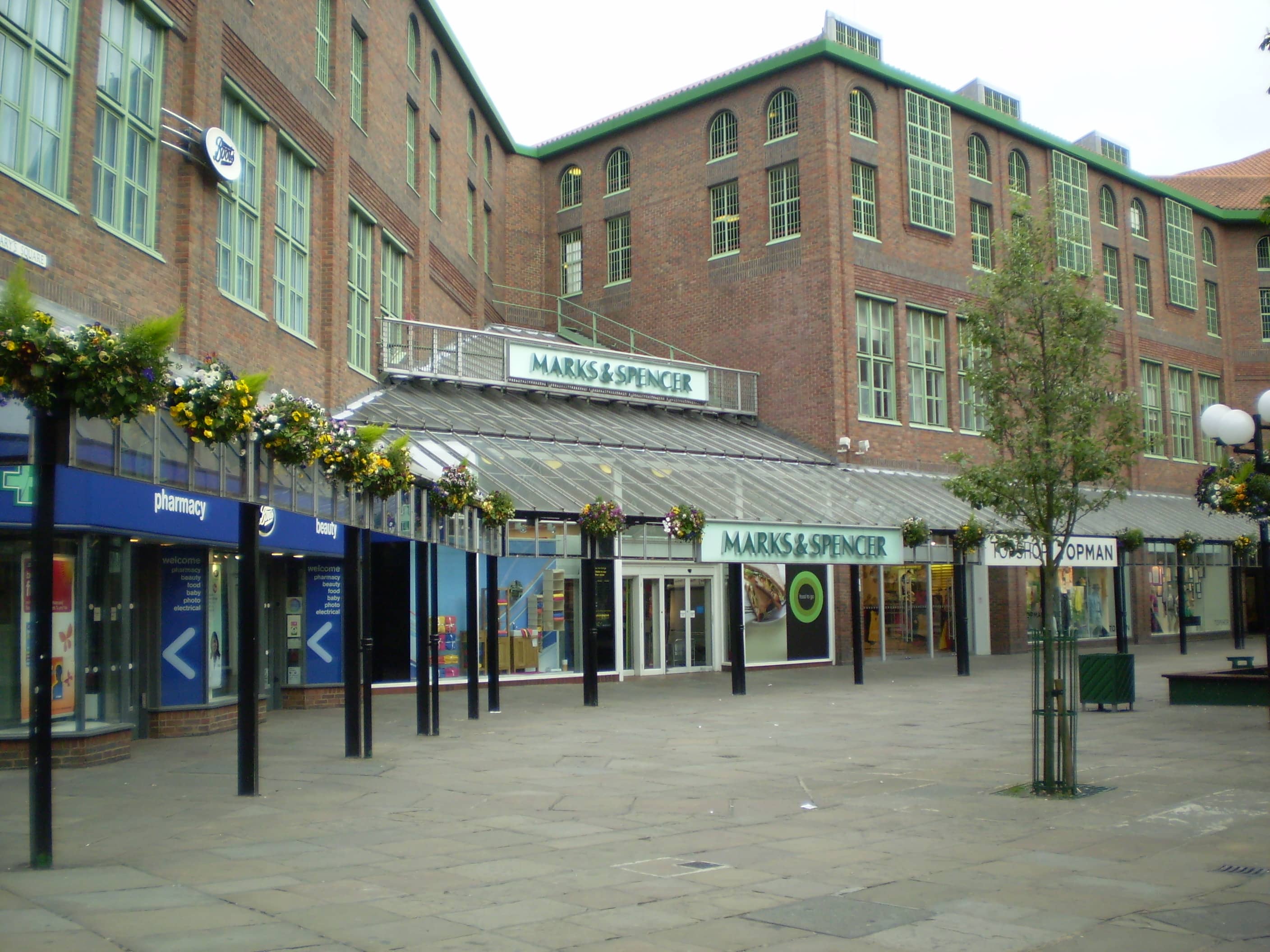 Diverse Shopping & Cafes