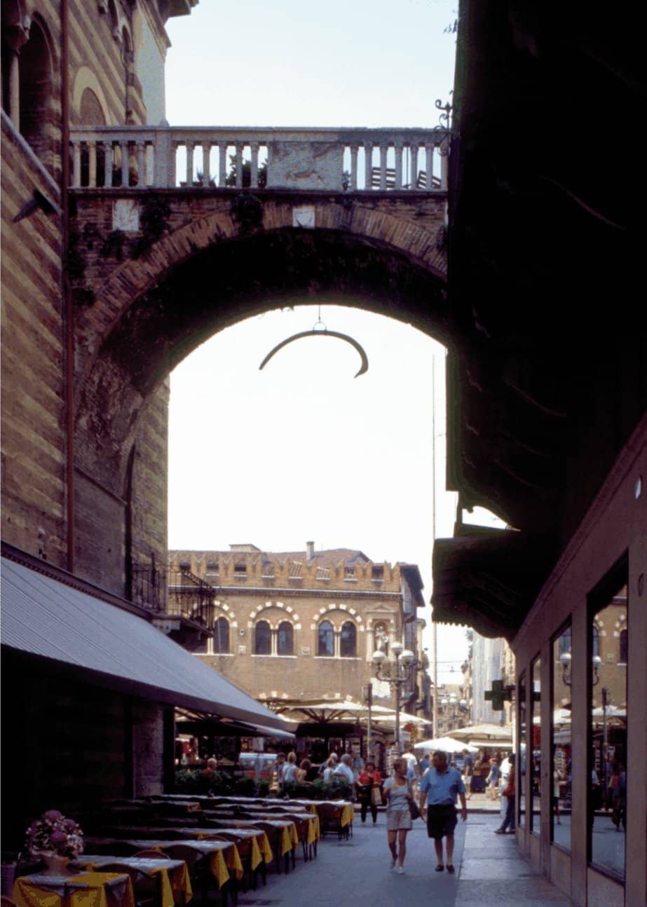 Piazza delle Erbe Connection