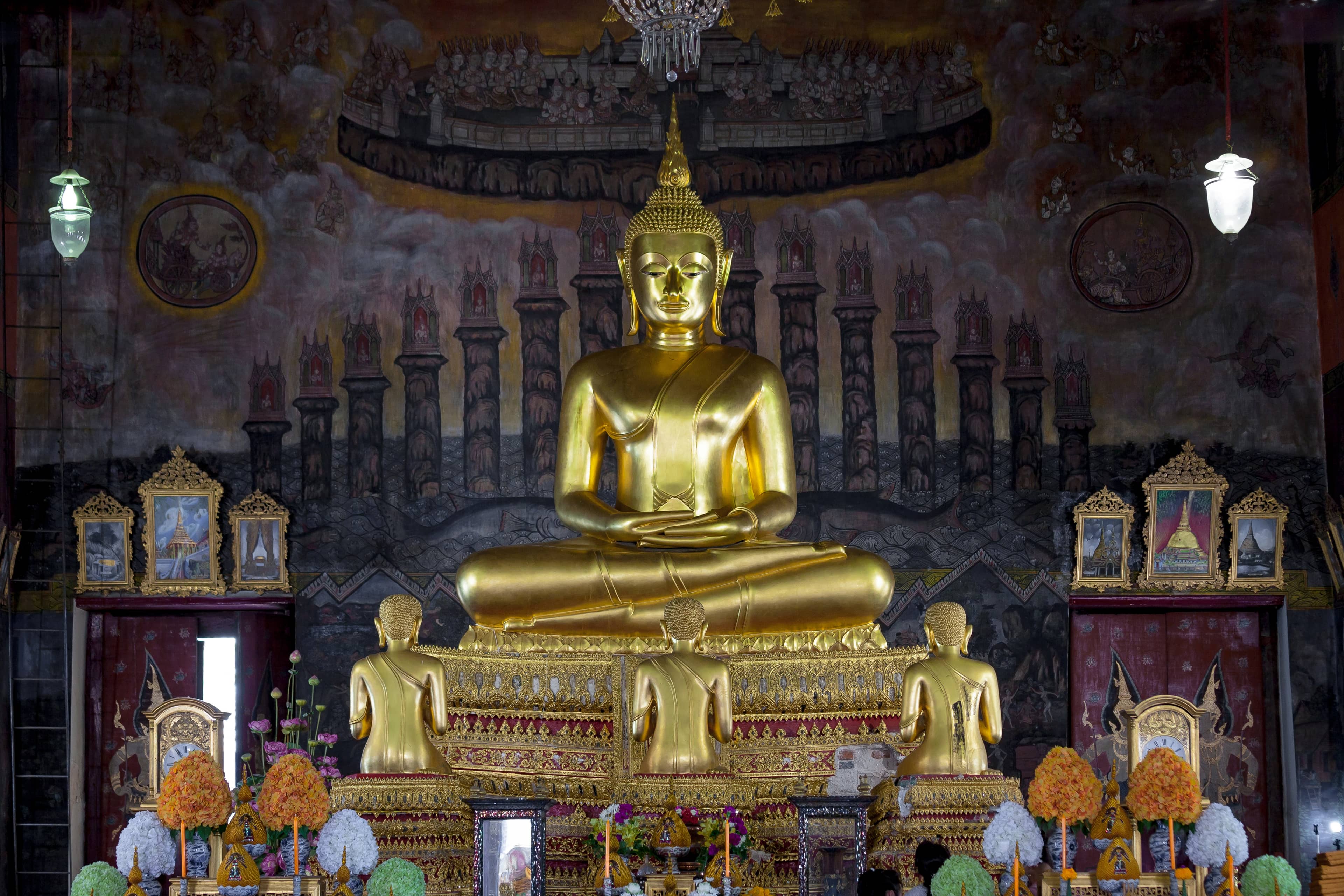 Phra Prathan Yim Rub Fah