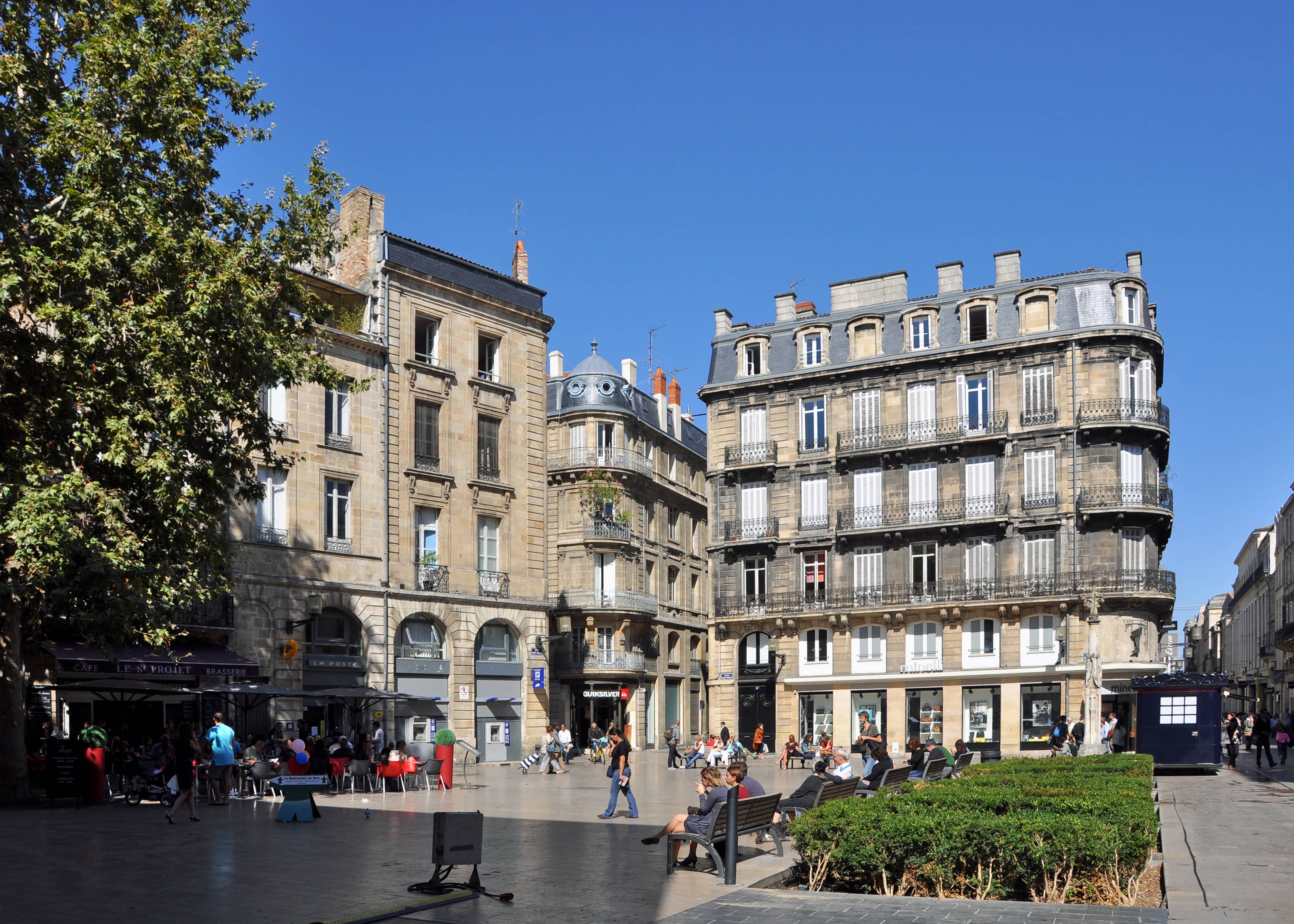 Place Saint-Julien Buzz