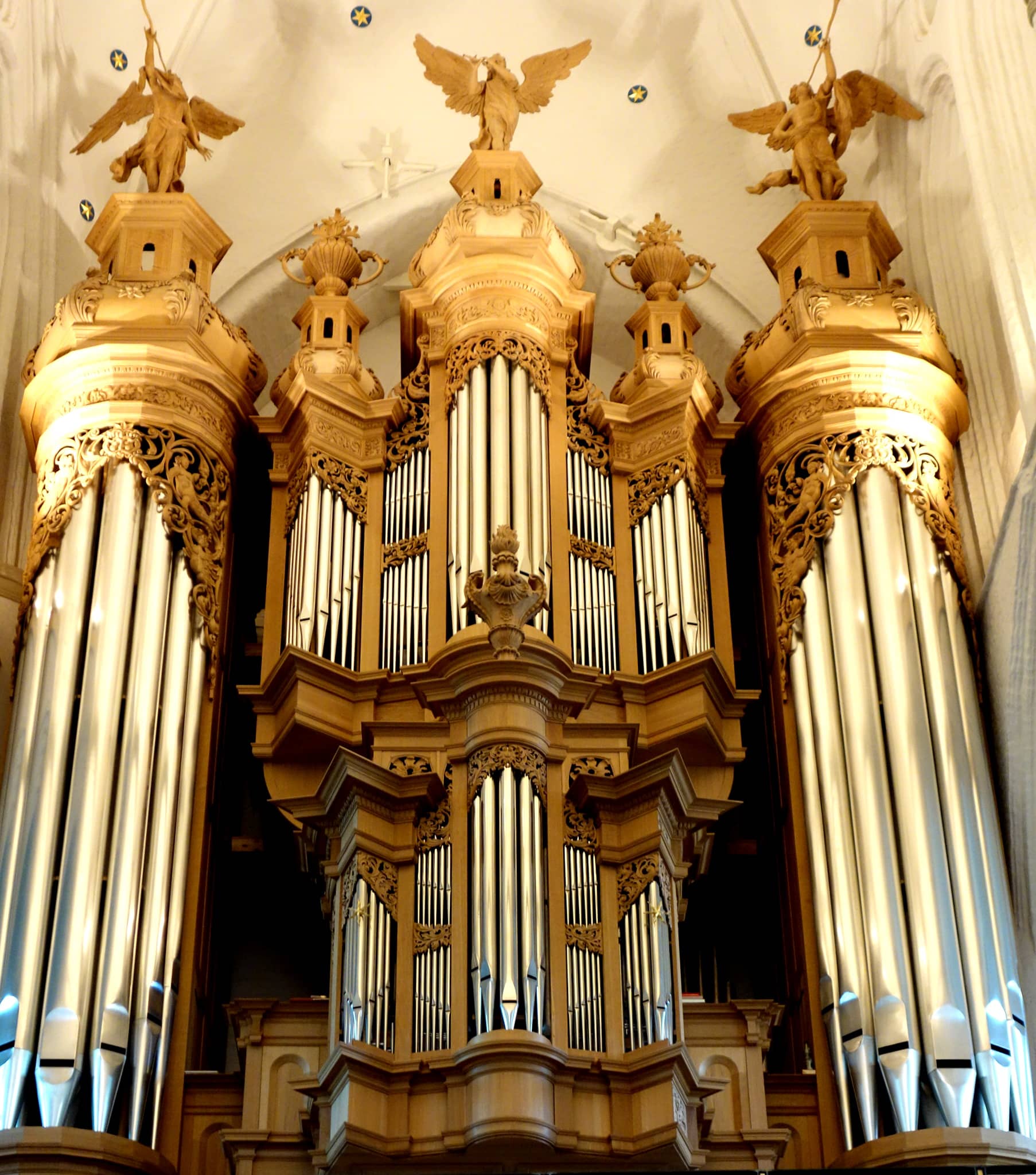 Sunday choir ambiance