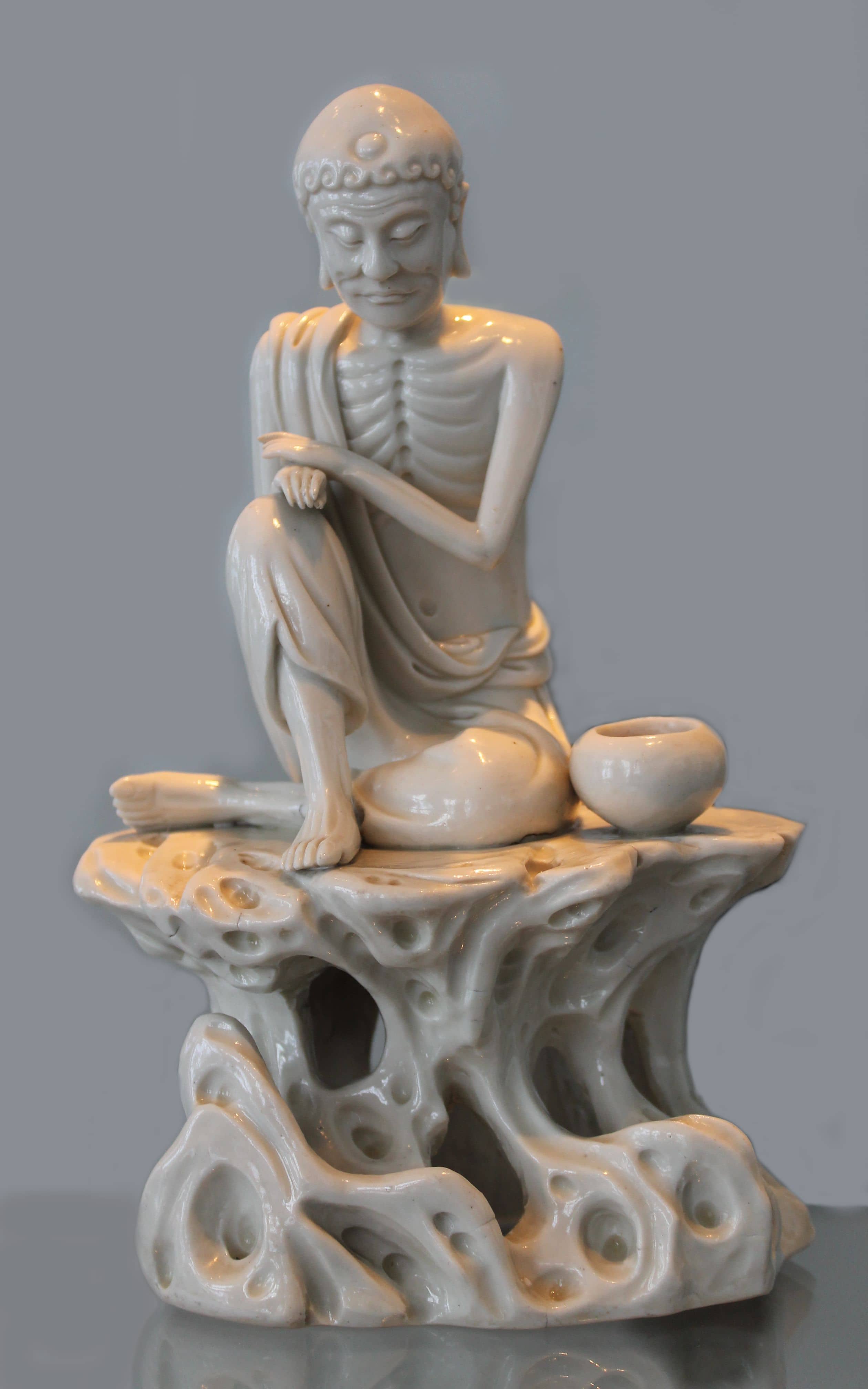 Blanc de Chine Porcelain Showcase