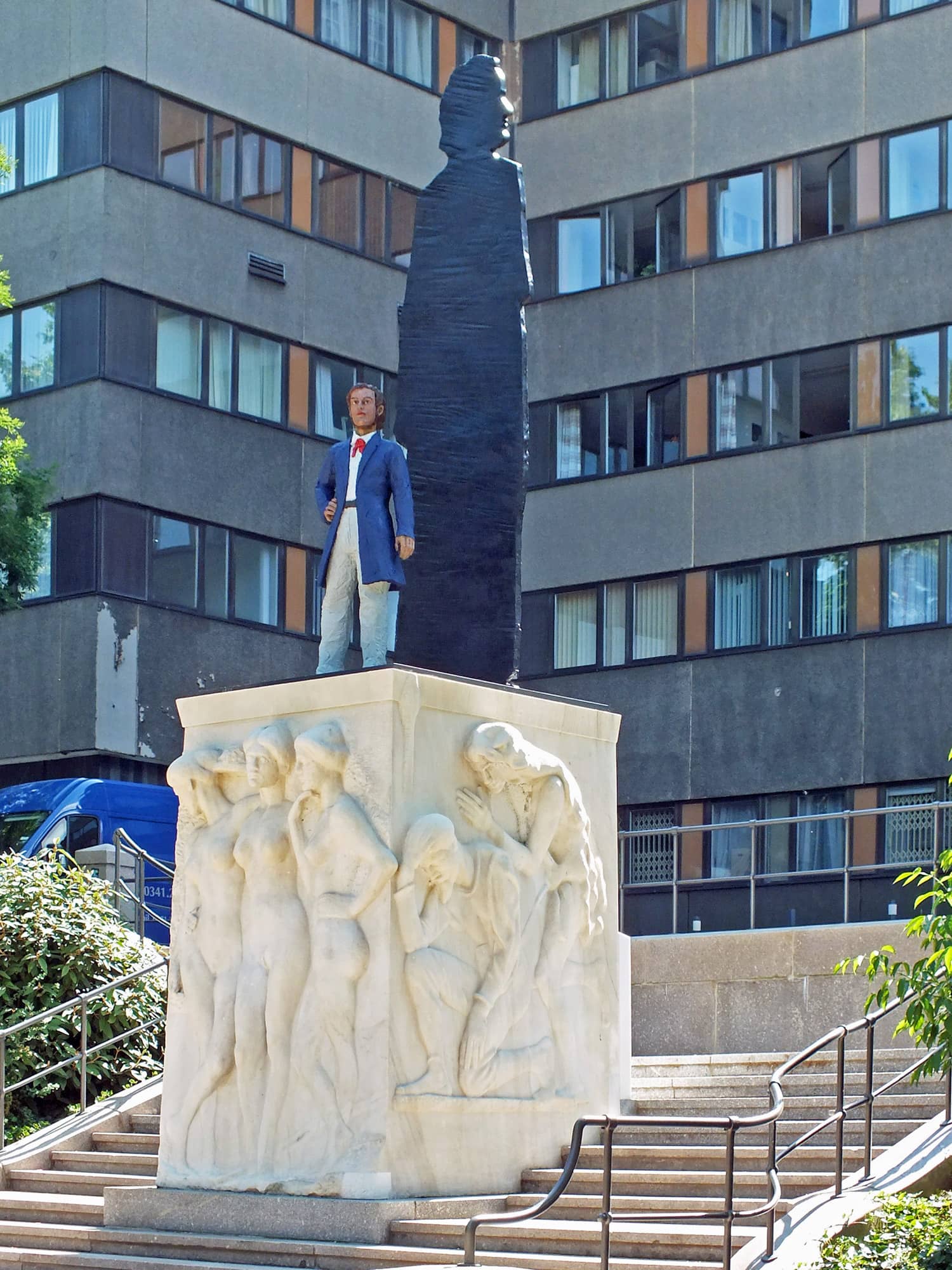 Symbolic 'Valchirie' Figures