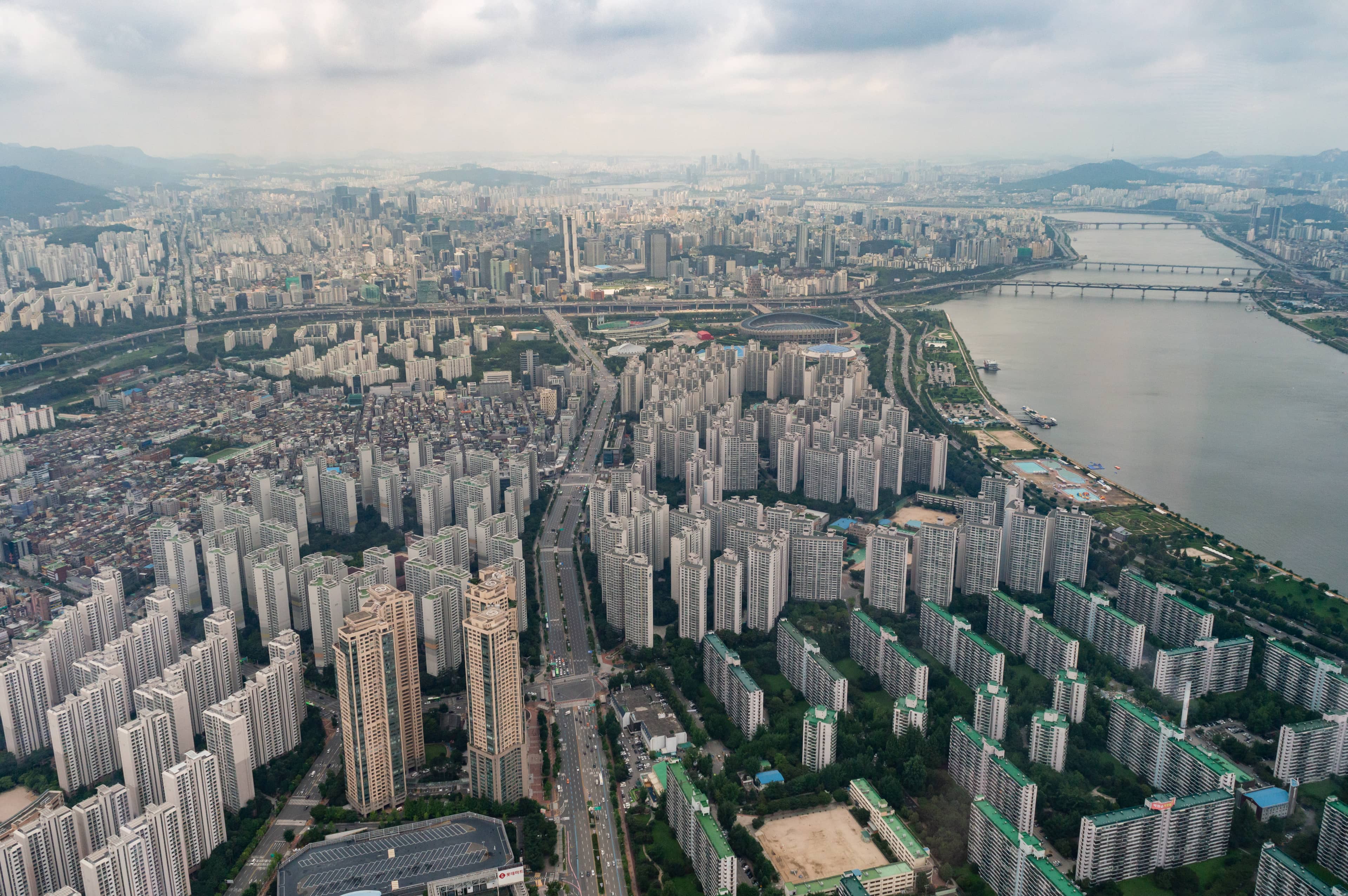 Iconic Lotte World Tower Views