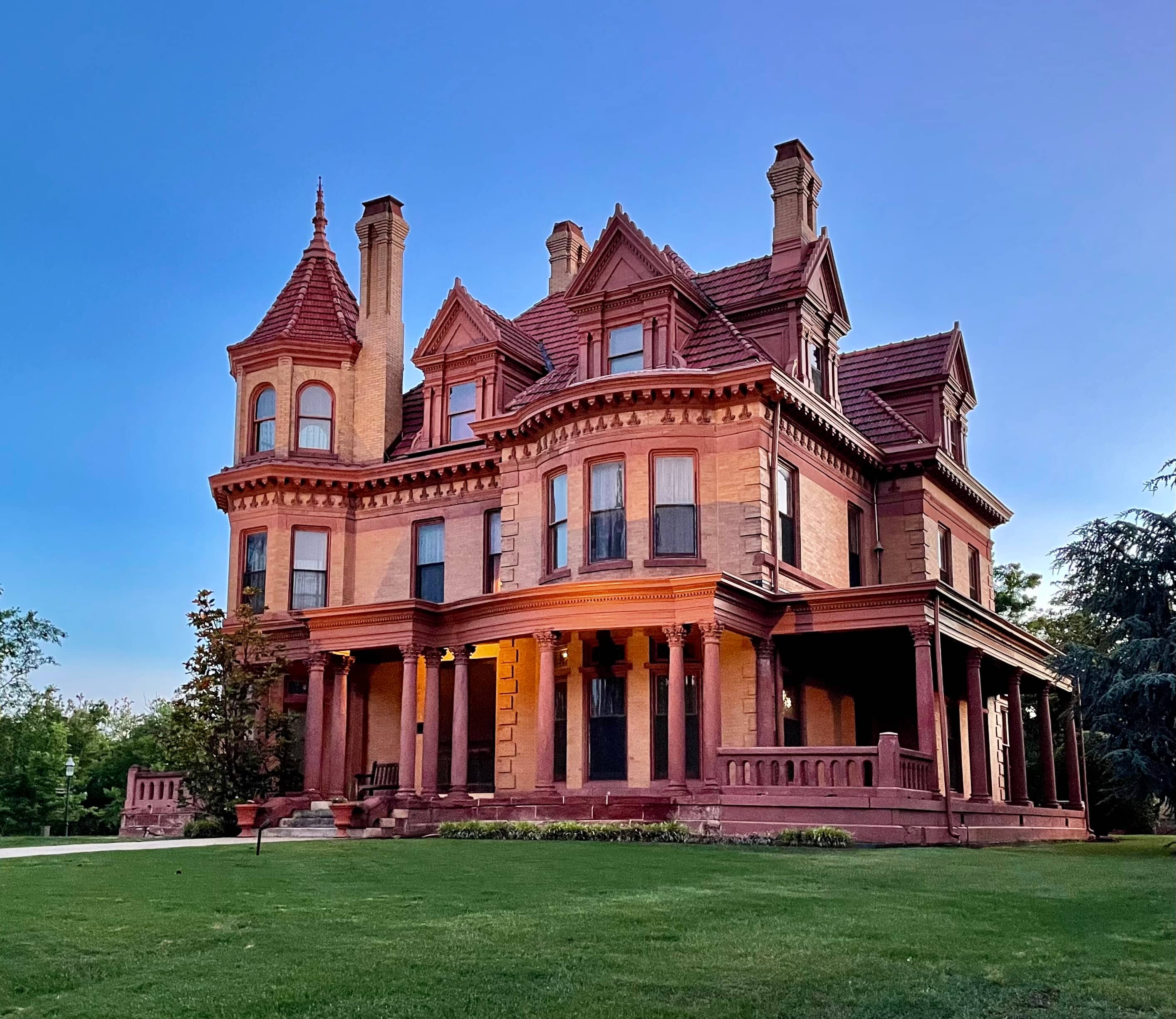 Queen Anne & Chateauesque Architecture