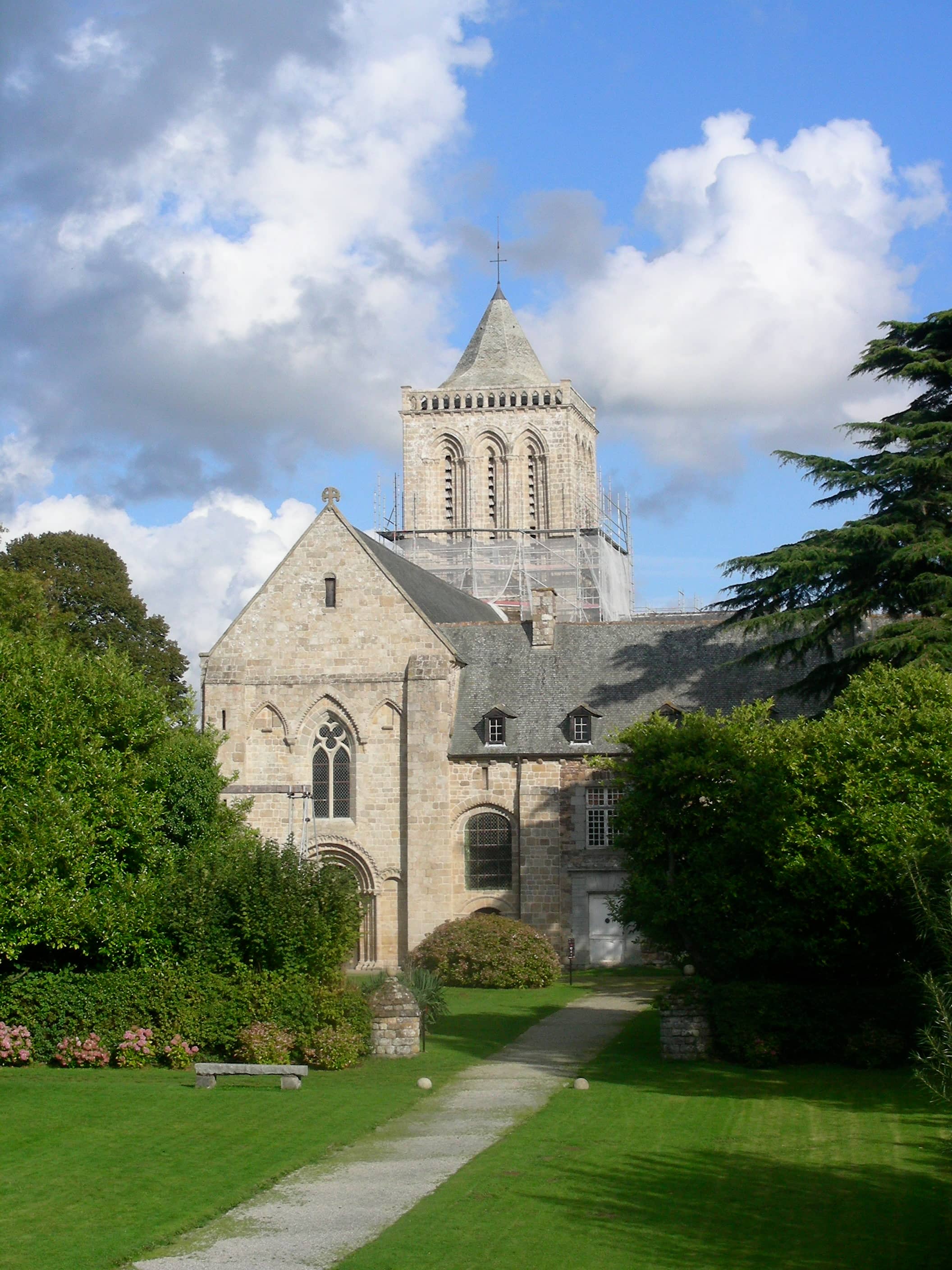 Serene Grounds and Gardens