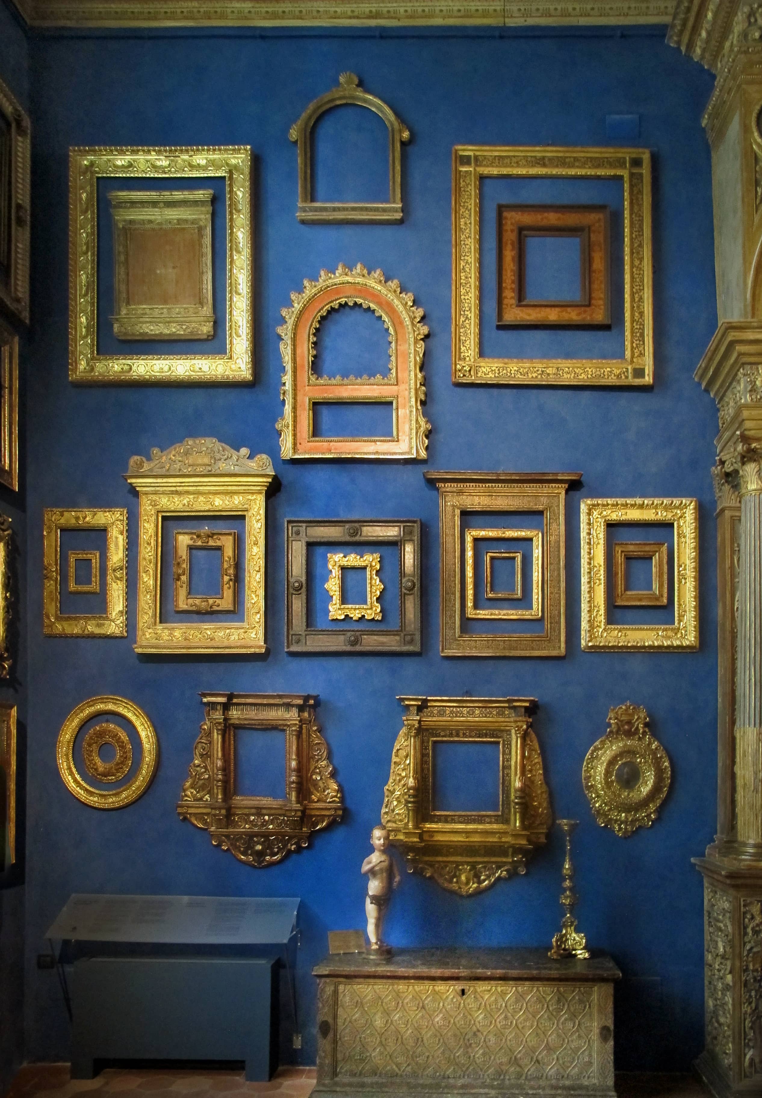 Bardini Blue Walls