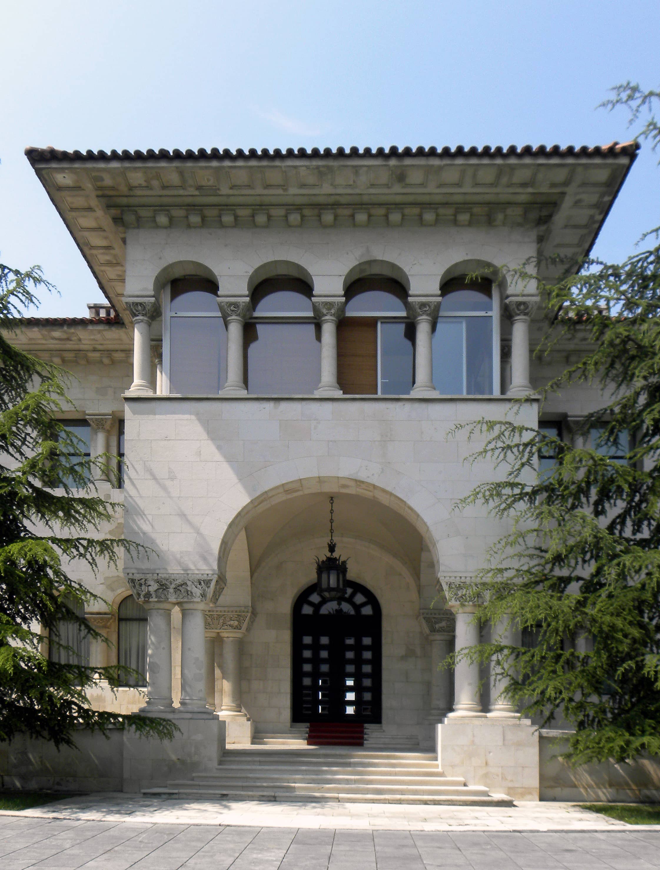 Royal Residence Glimpse