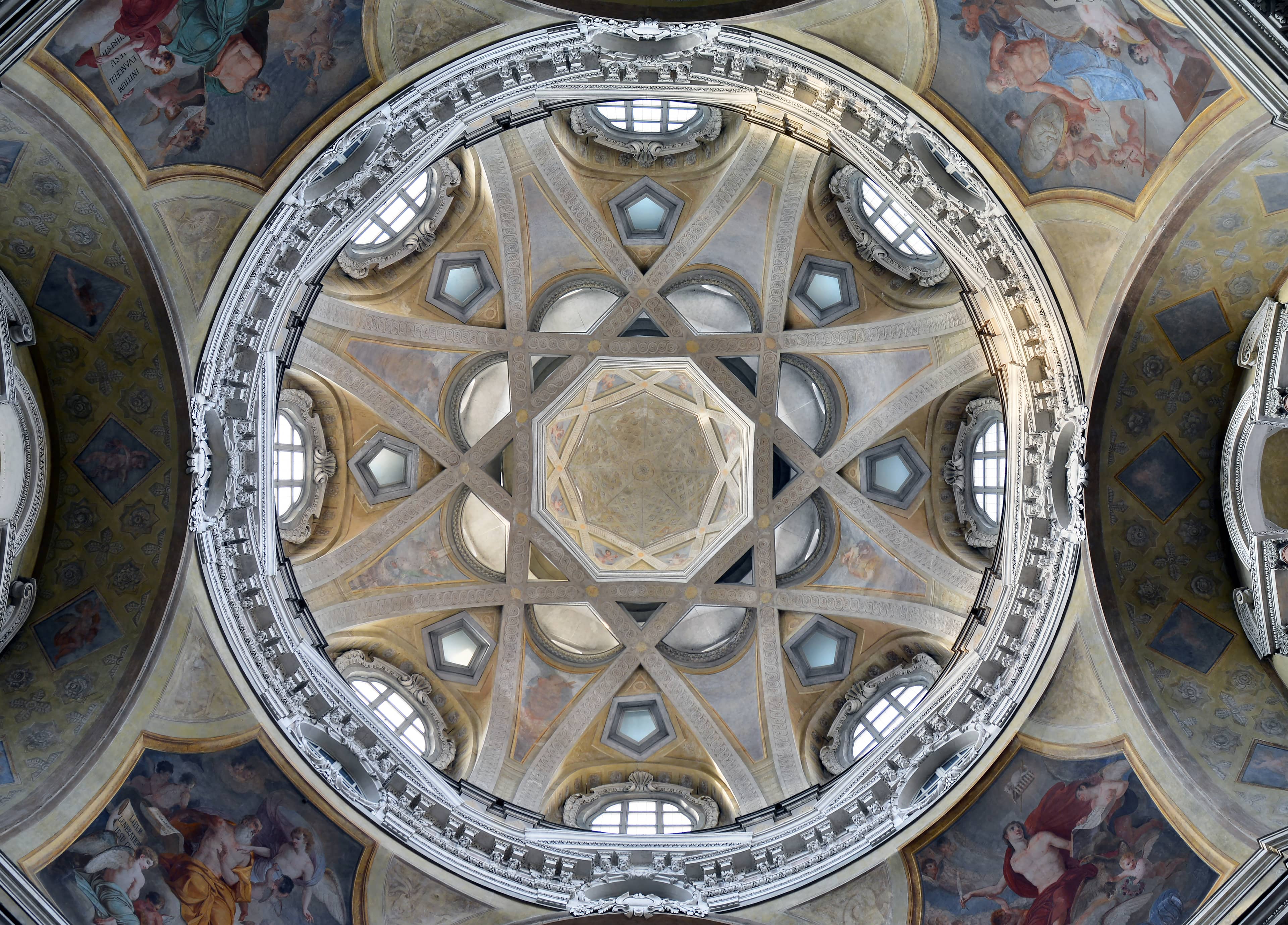 Impressive Interior Altars