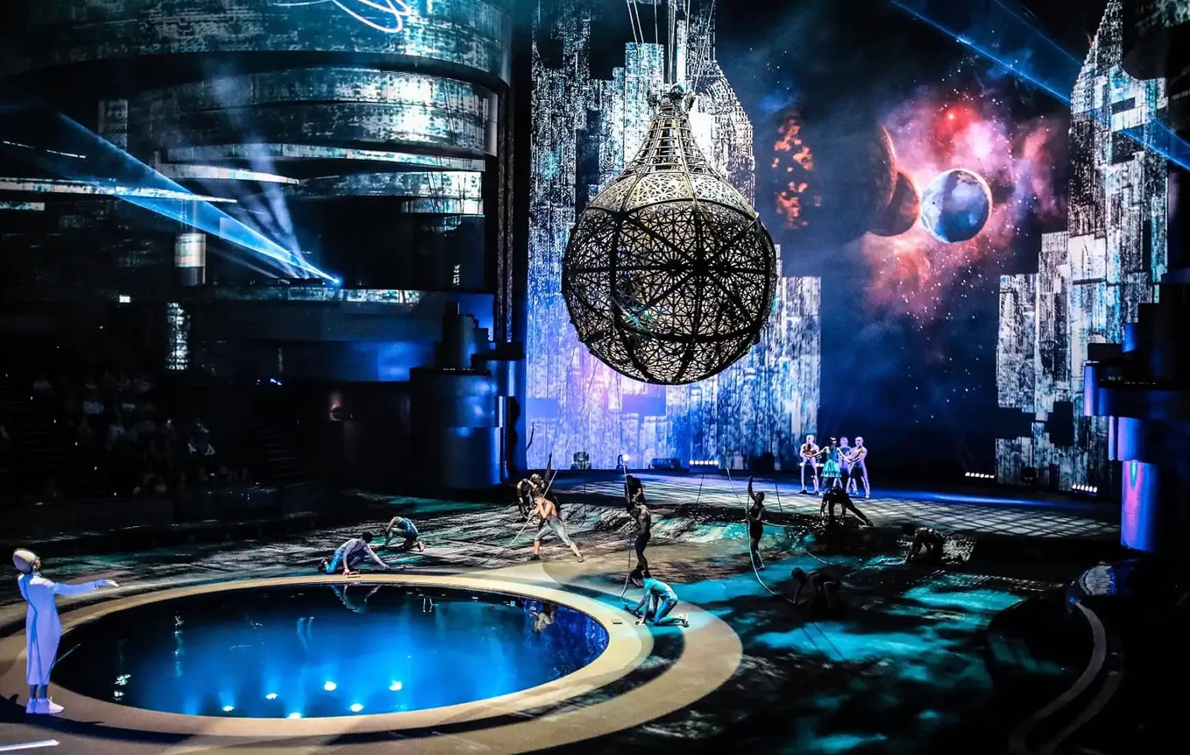 Immersive Visual Spectacle