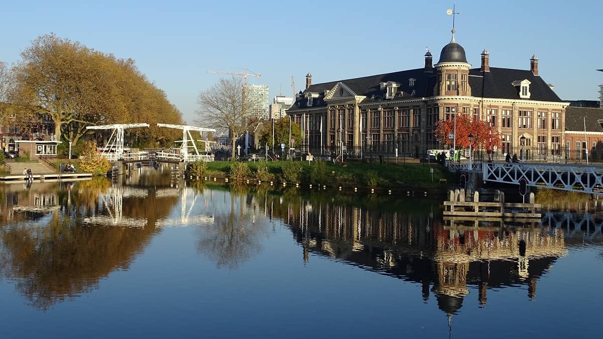 Canal-side Ambiance