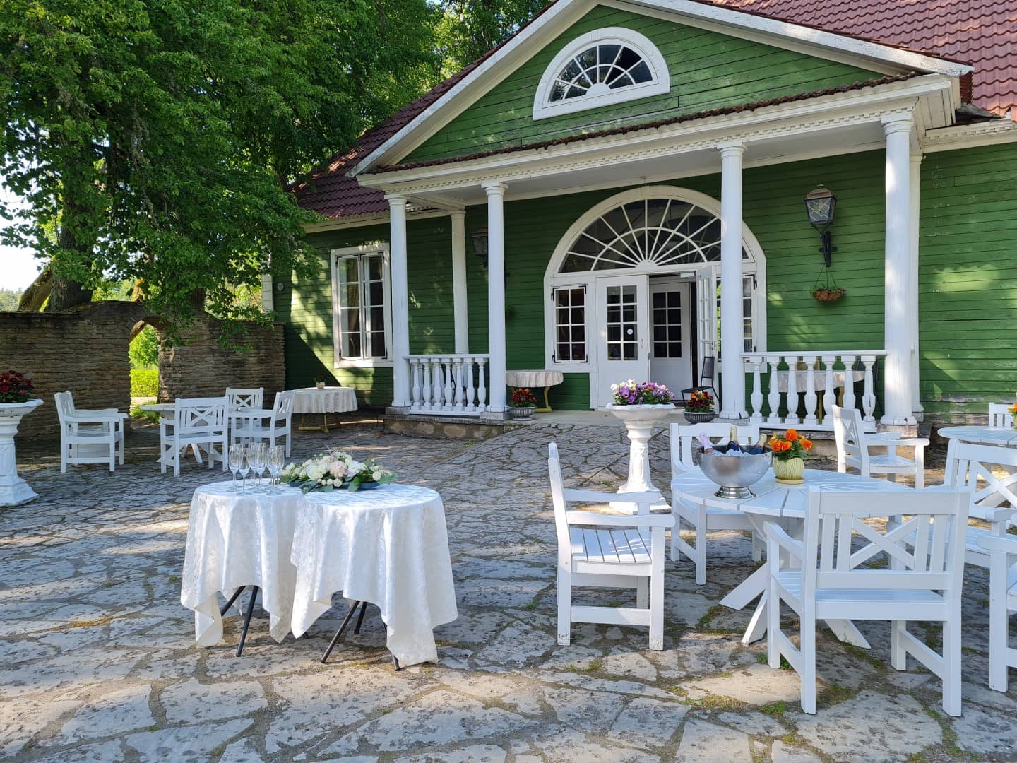 Isabella Cafe