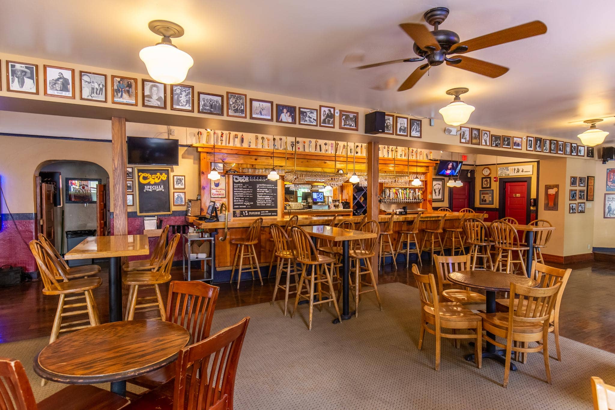 Charly's Pub & Grill