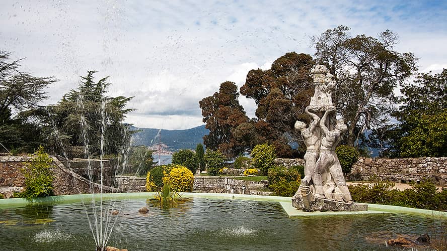 Lush Gardens and Wildlife