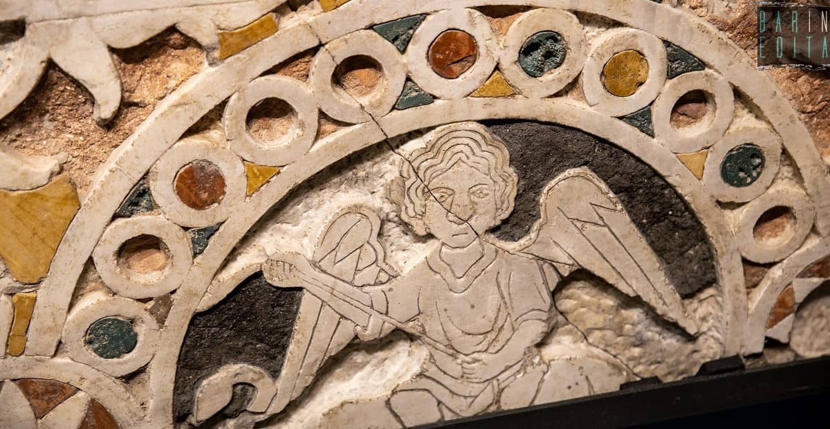 Pluteo with Angel and Griffins