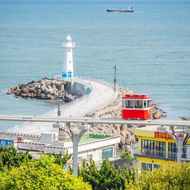 Symbolic couple lighthouse