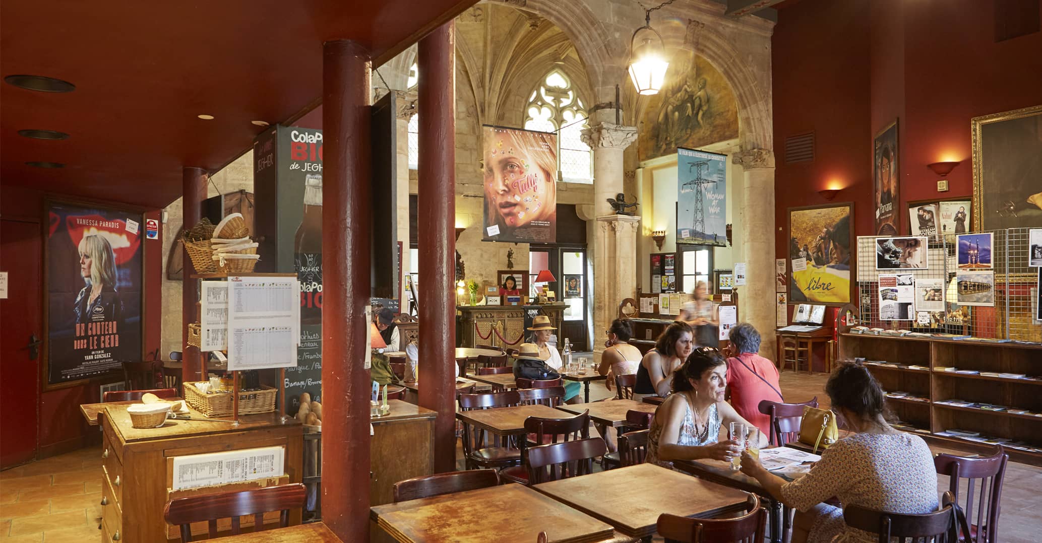 Charming Cafe & Bar