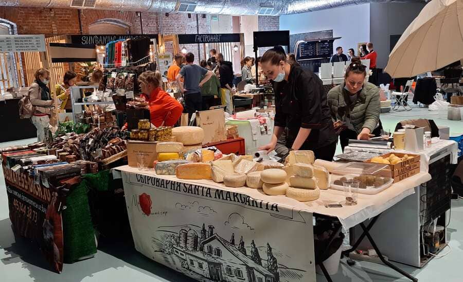 Weekend Markets & Food Stalls