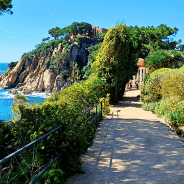 Dramatic Cliffside Location